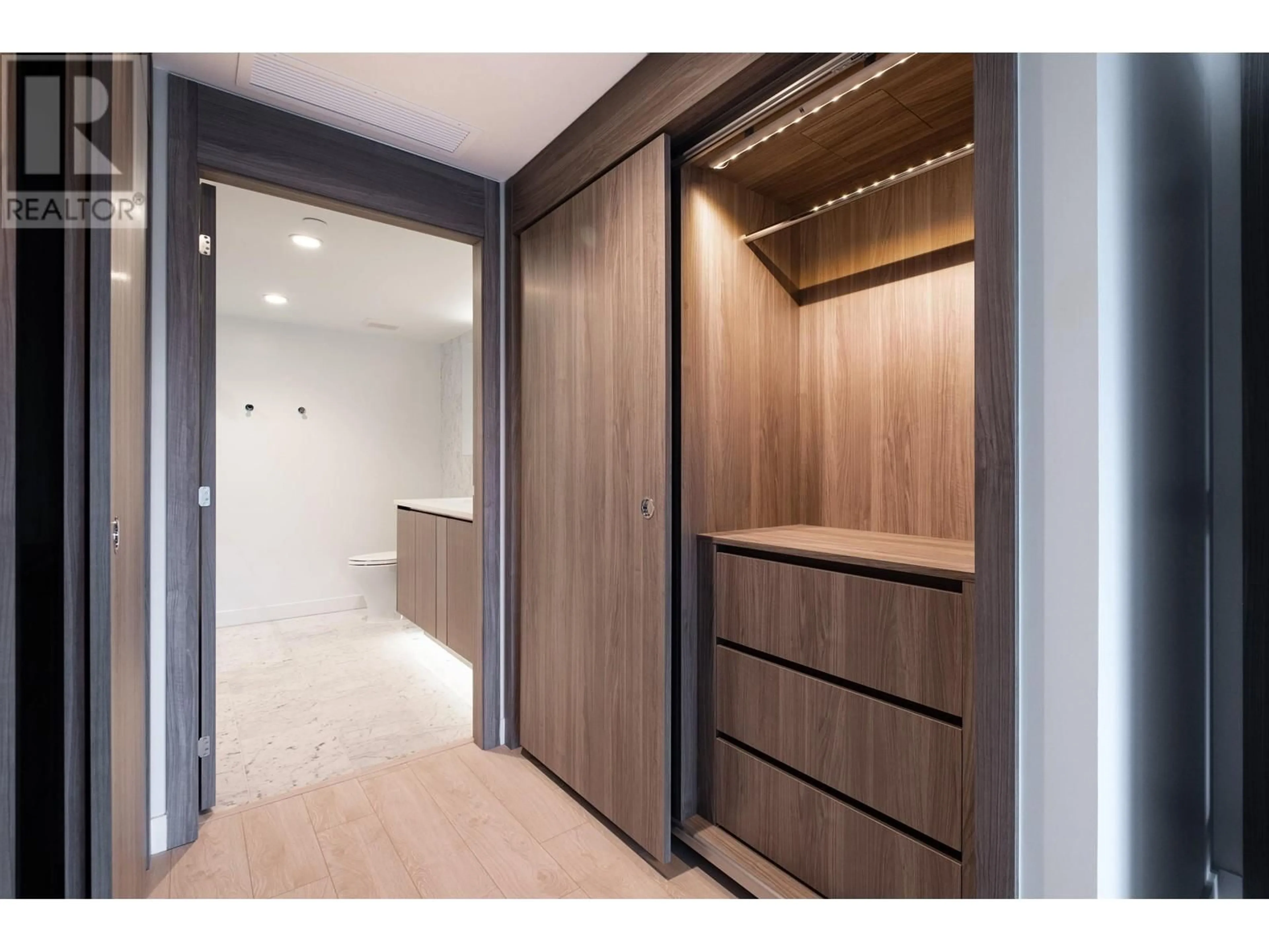 Indoor entryway for 1013 - 1768 COOK STREET, Vancouver British Columbia V5Y0N3