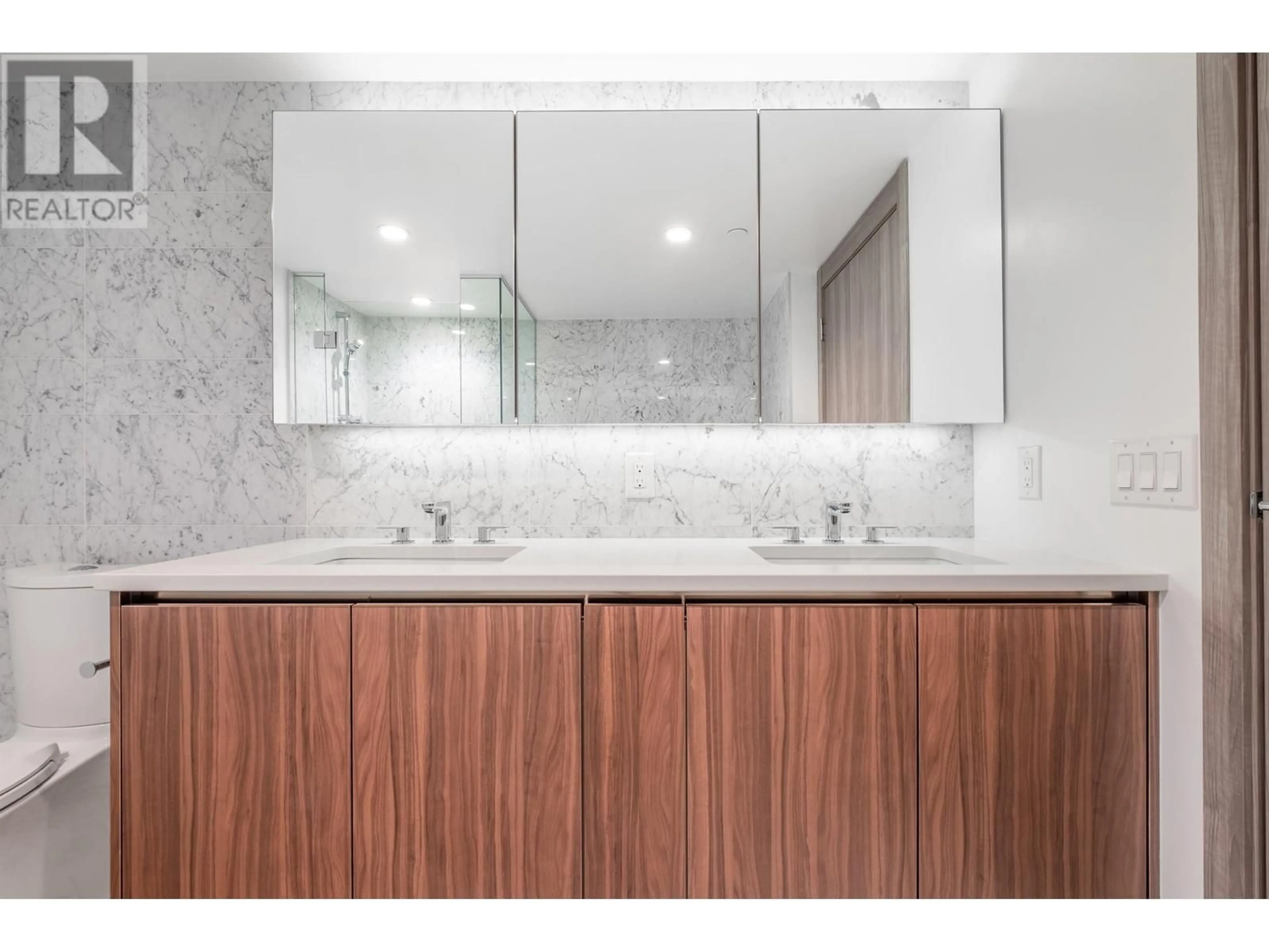 Standard bathroom, ceramic/tile floor for 1013 - 1768 COOK STREET, Vancouver British Columbia V5Y0N3