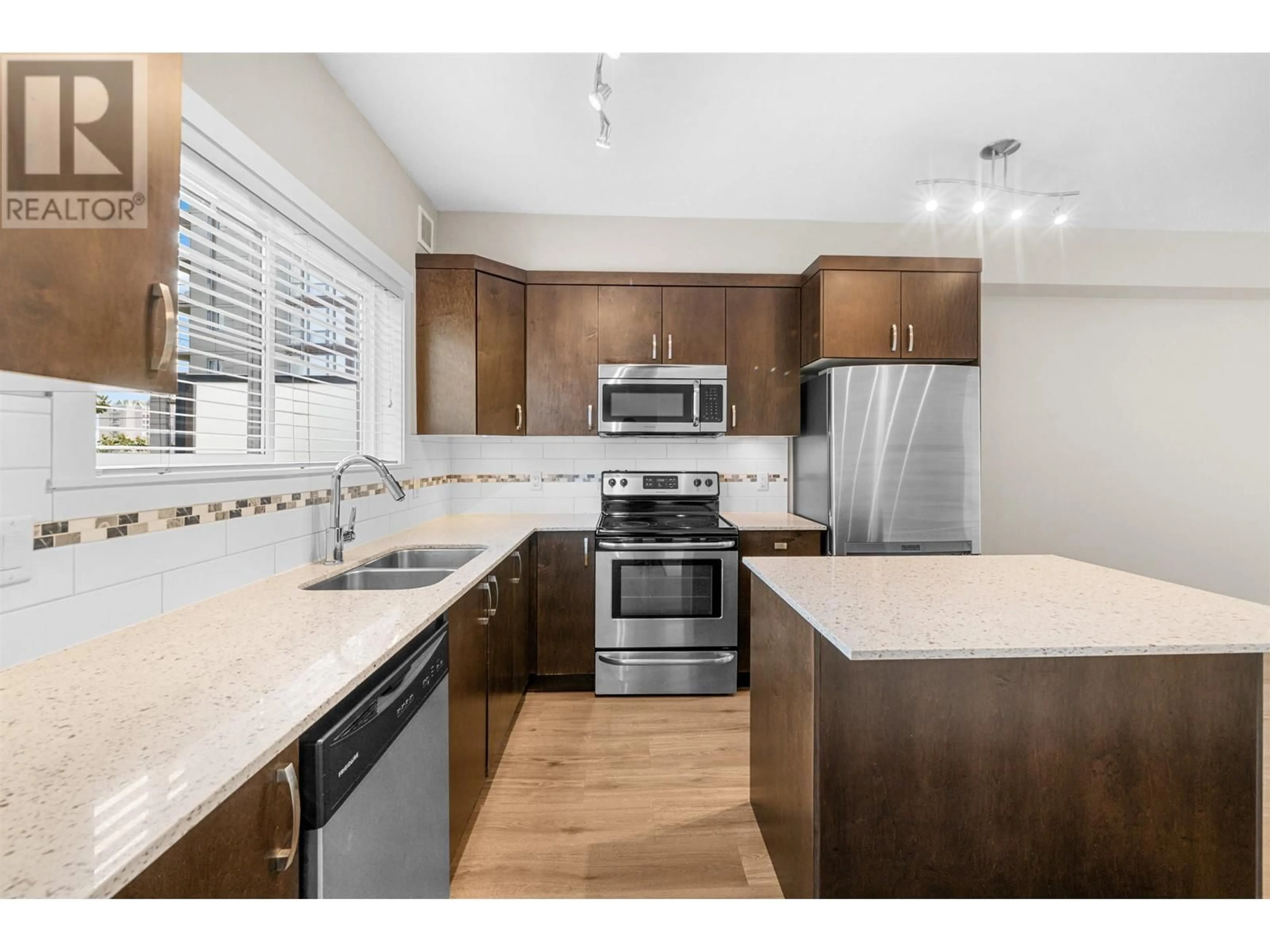 Open concept kitchen, unknown for 7 - 838 ROYAL AVENUE, New Westminster British Columbia V3M1J9