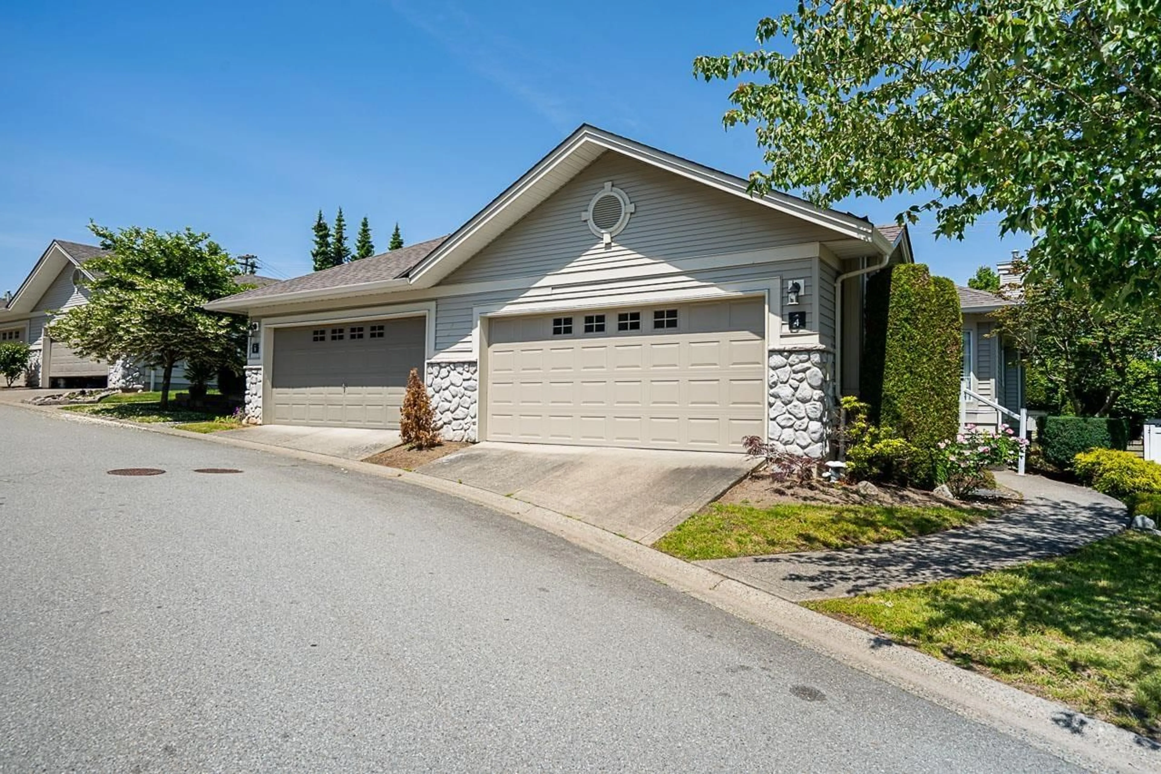 Indoor garage for 4 - 16888 80, Surrey British Columbia V4N5A1