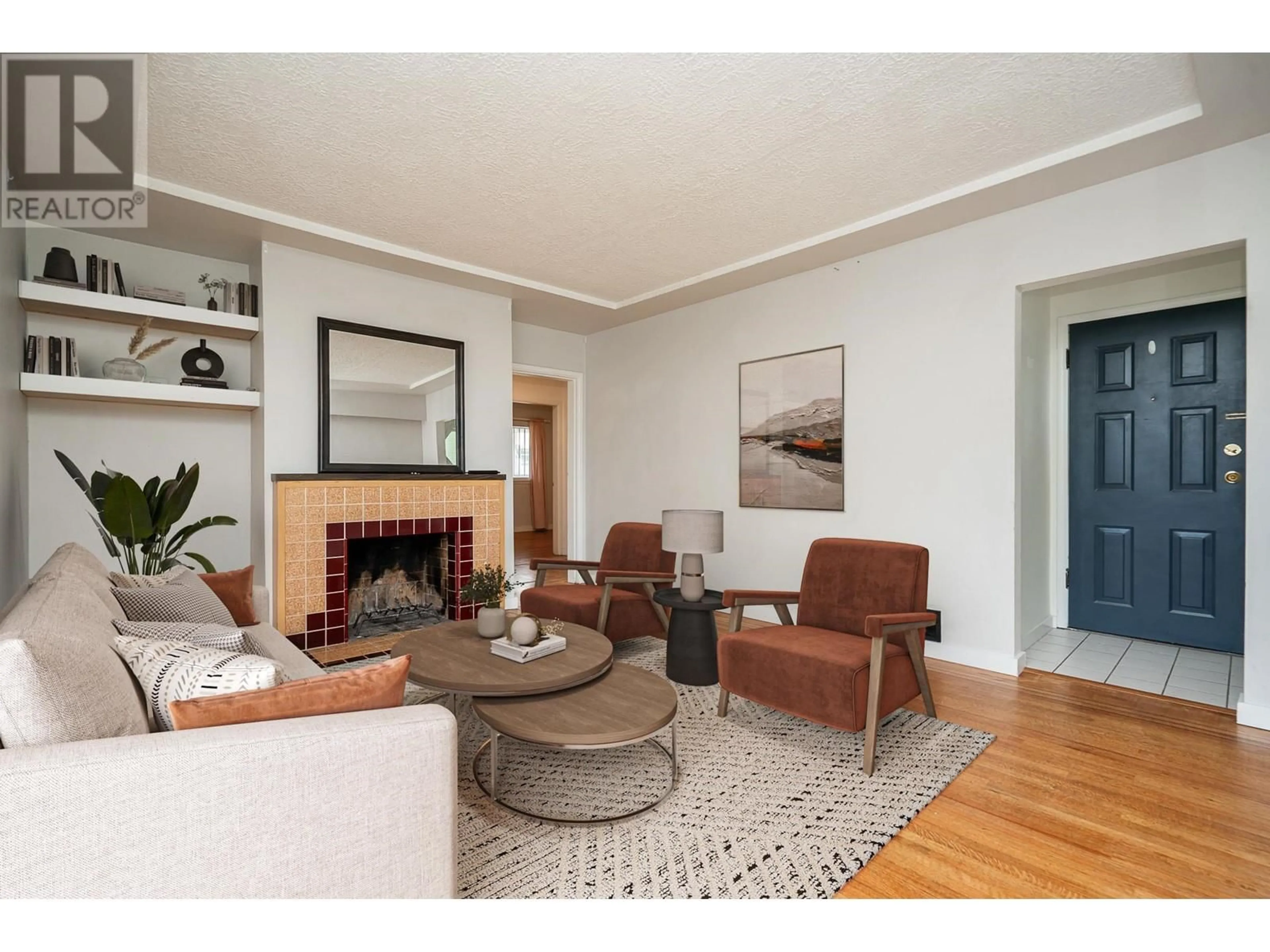 Living room with furniture, wood/laminate floor for 3584 GLADSTONE STREET, Vancouver British Columbia V5N4Y7