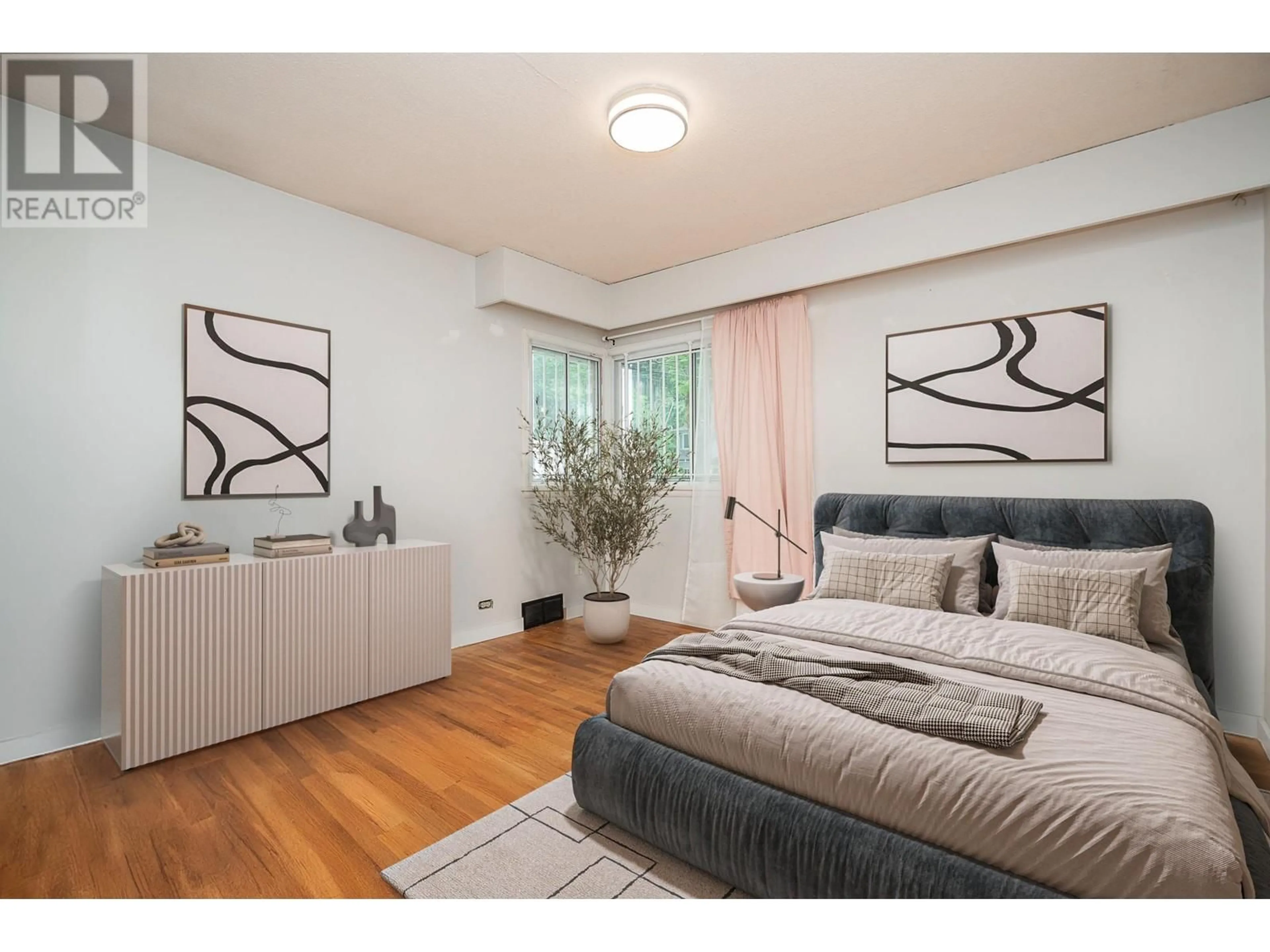 A pic of a room for 3584 GLADSTONE STREET, Vancouver British Columbia V5N4Y7