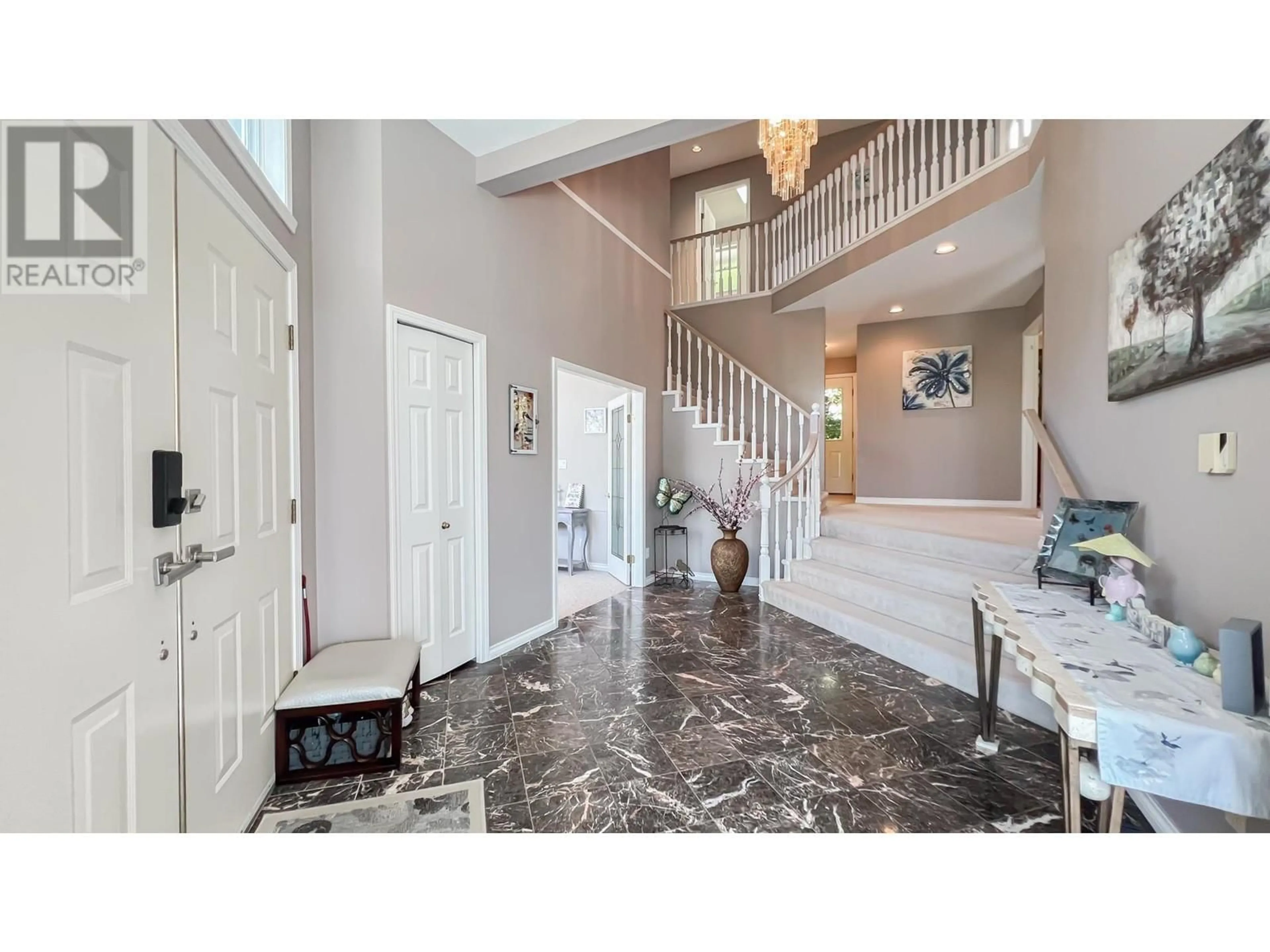 Indoor entryway for 3945 BRAEMAR PLACE, North Vancouver British Columbia V7N4M8