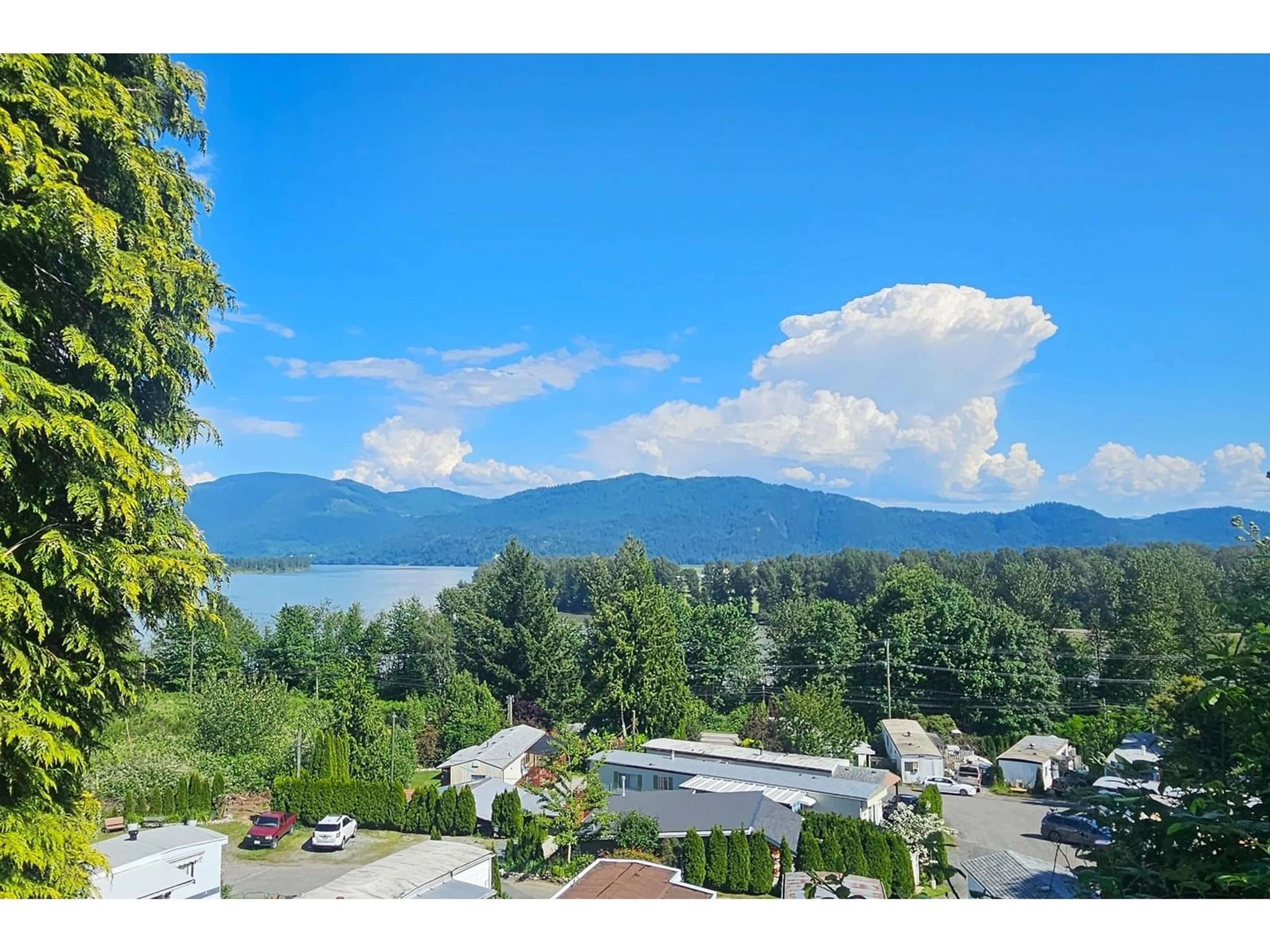 A pic from outside/outdoor area/front of a property/back of a property/a pic from drone, water/lake/river/ocean view for 34828 BRIENT, Mission British Columbia V2V6R8