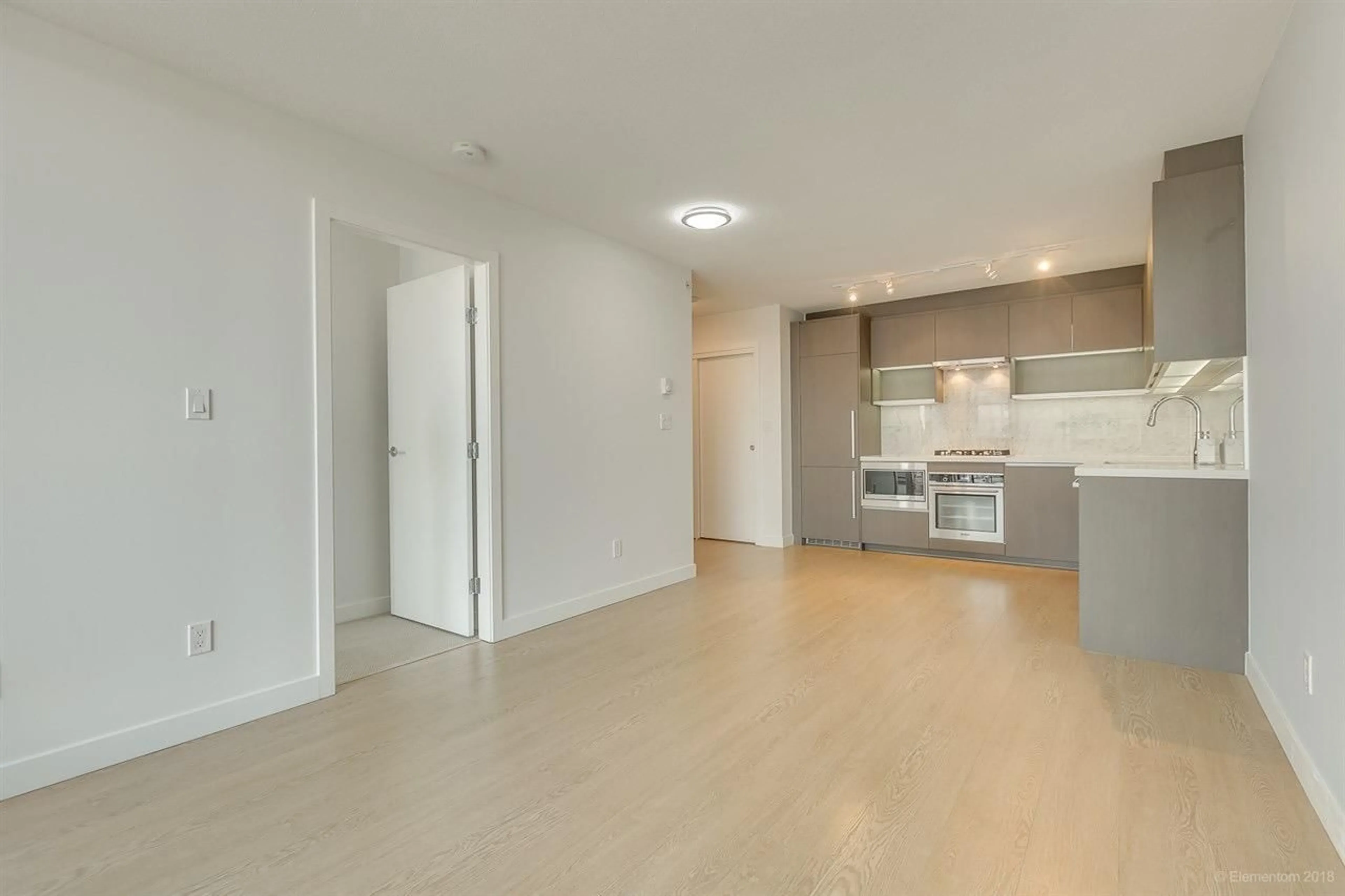 Standard kitchen, unknown for 1808 - 13696 100, Surrey British Columbia V3T0L5