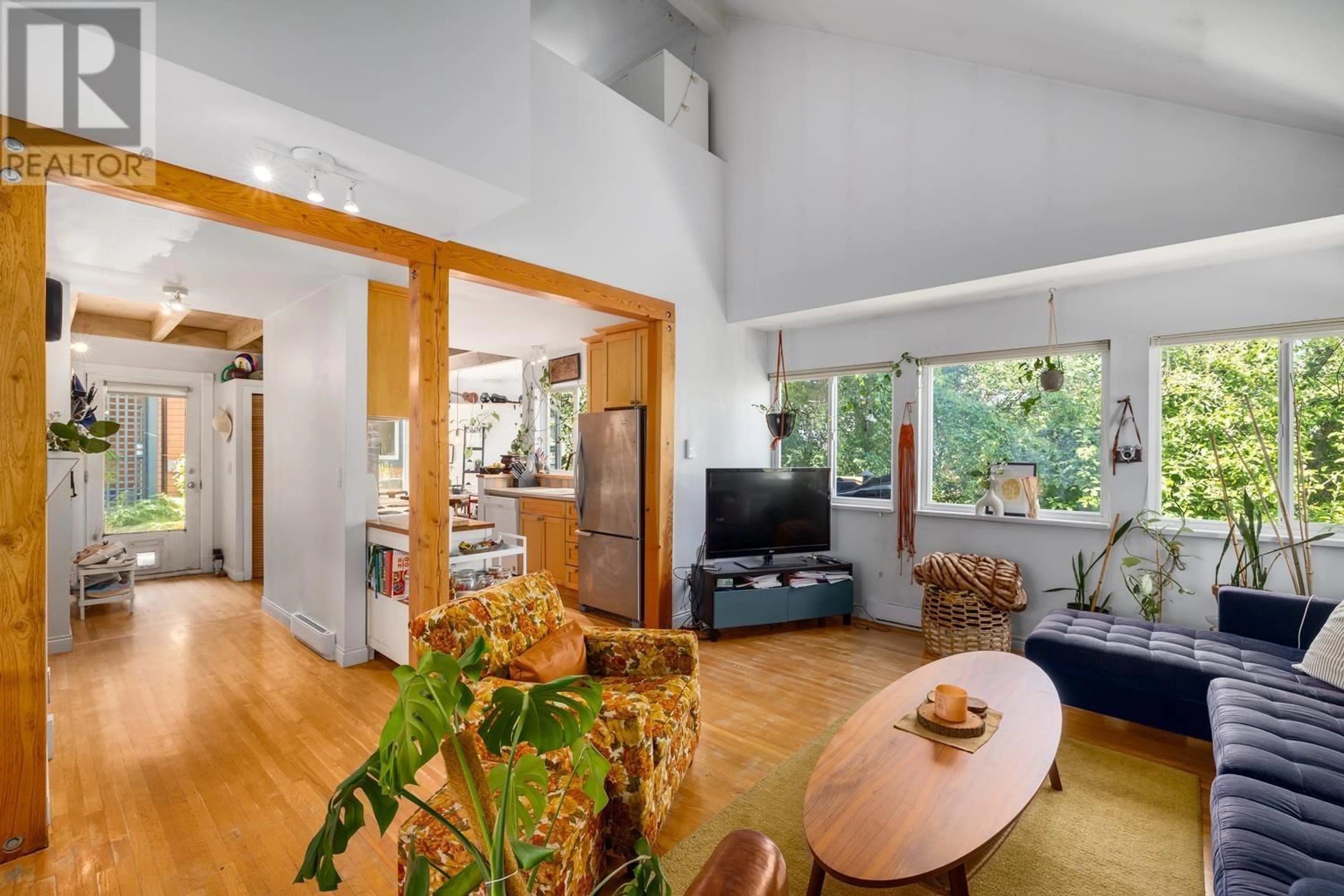 Living room with furniture, wood/laminate floor for 765 KEEFER STREET, Vancouver British Columbia V6A1Y6