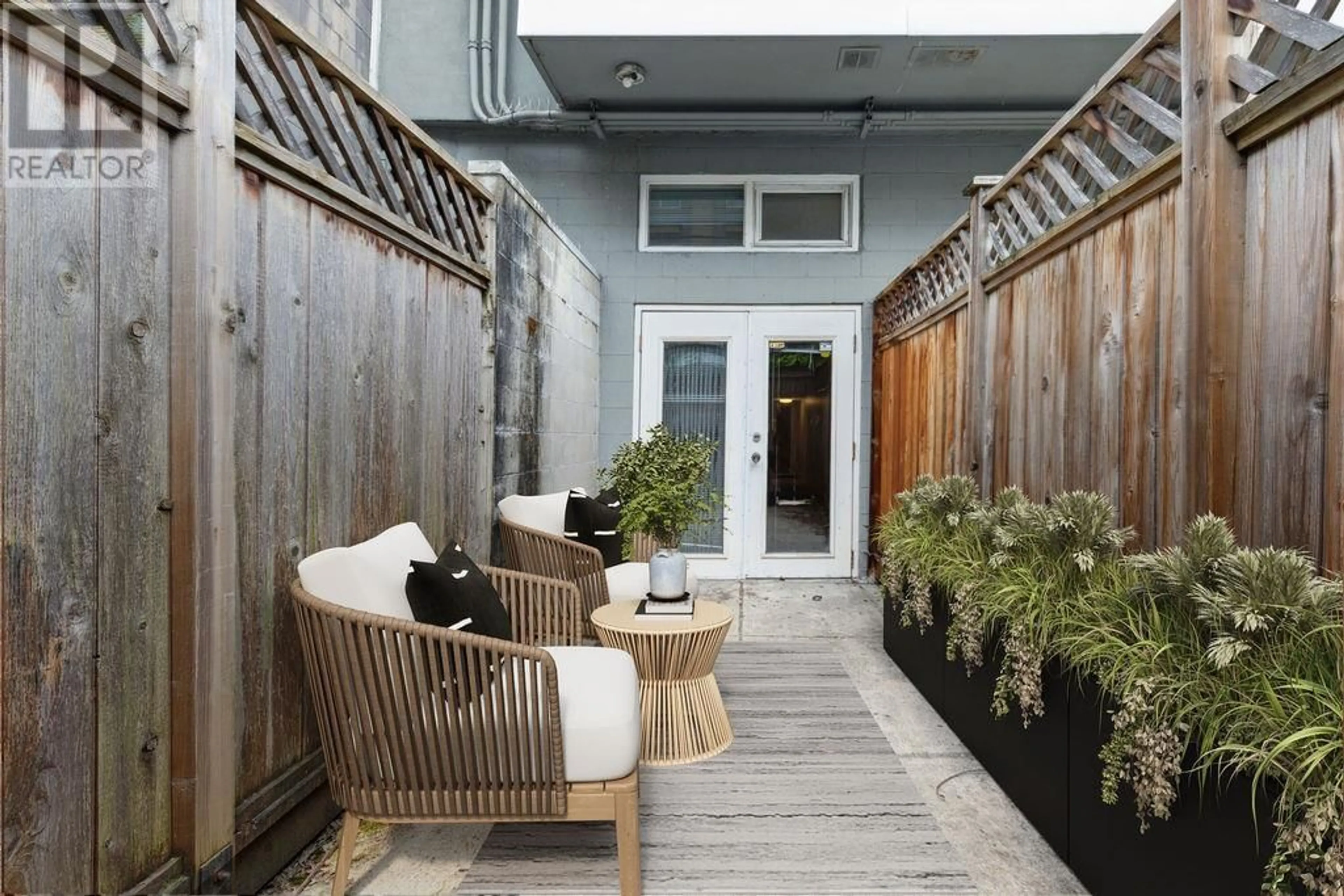 Patio, street for B9 - 238 10TH AVENUE, Vancouver British Columbia V5T1Z5