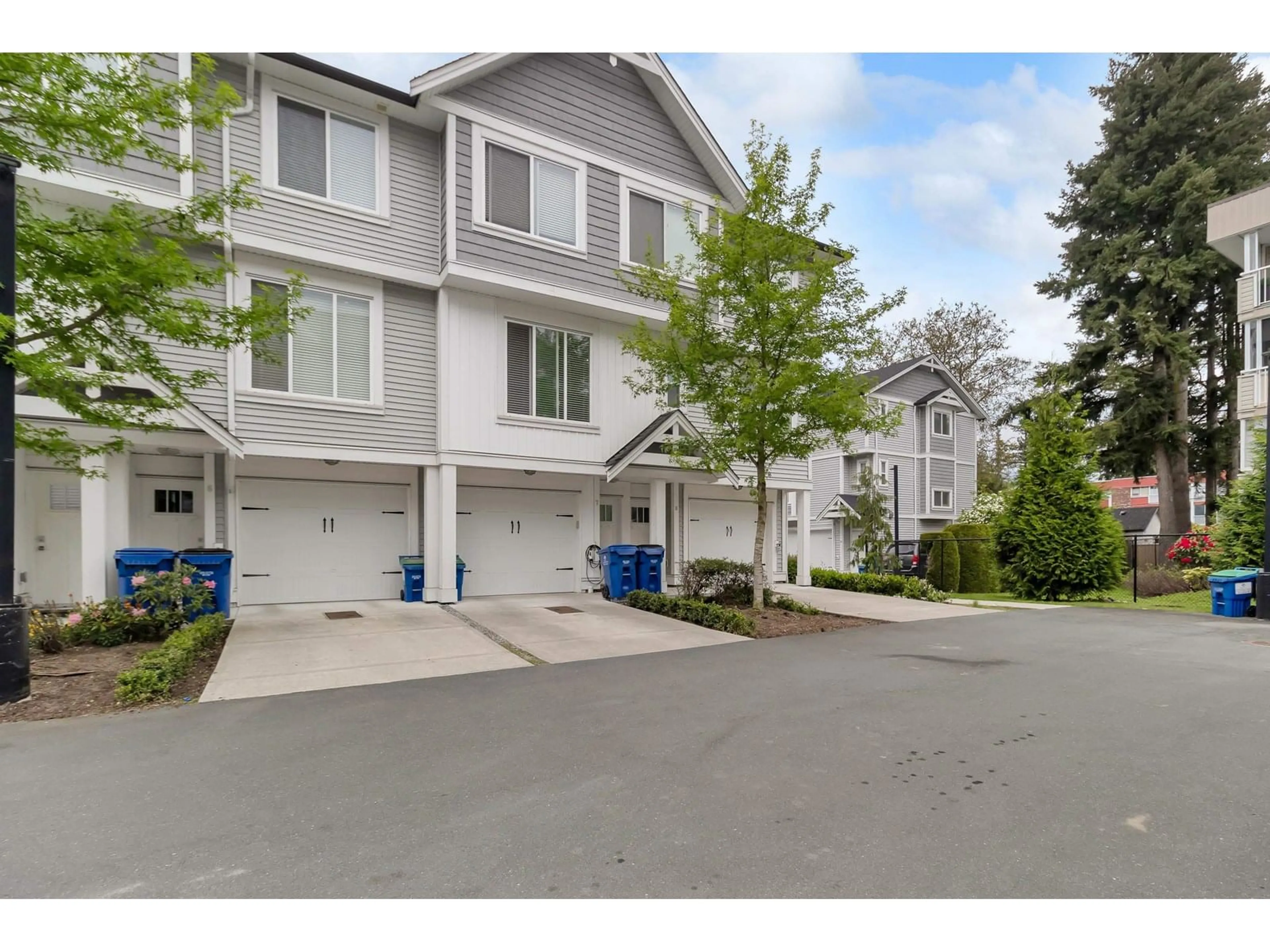 A pic from outside/outdoor area/front of a property/back of a property/a pic from drone, street for 8 - 32043 MT WADDINGTON, Abbotsford British Columbia V2T0H1