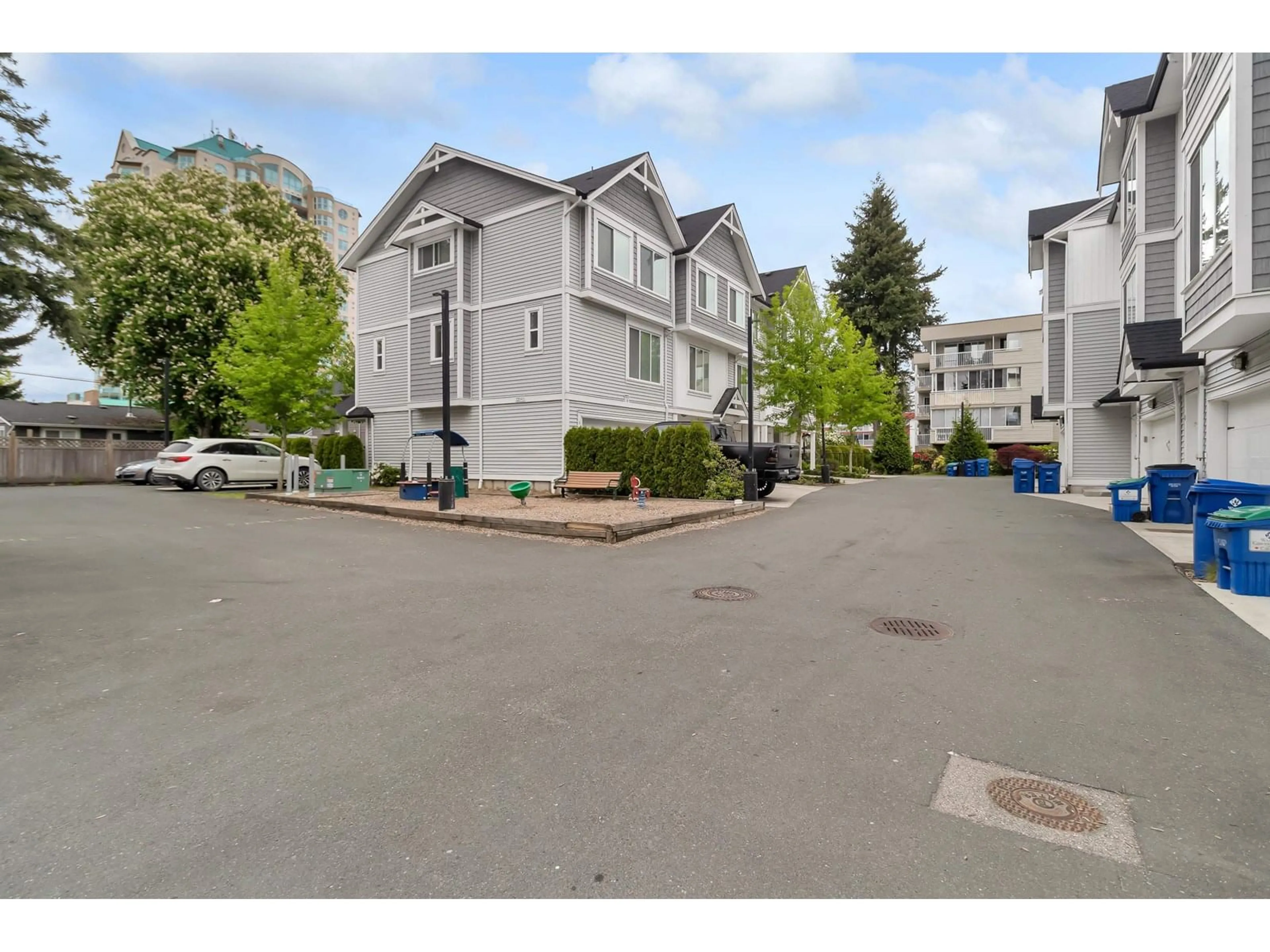 A pic from outside/outdoor area/front of a property/back of a property/a pic from drone, street for 8 - 32043 MT WADDINGTON, Abbotsford British Columbia V2T0H1