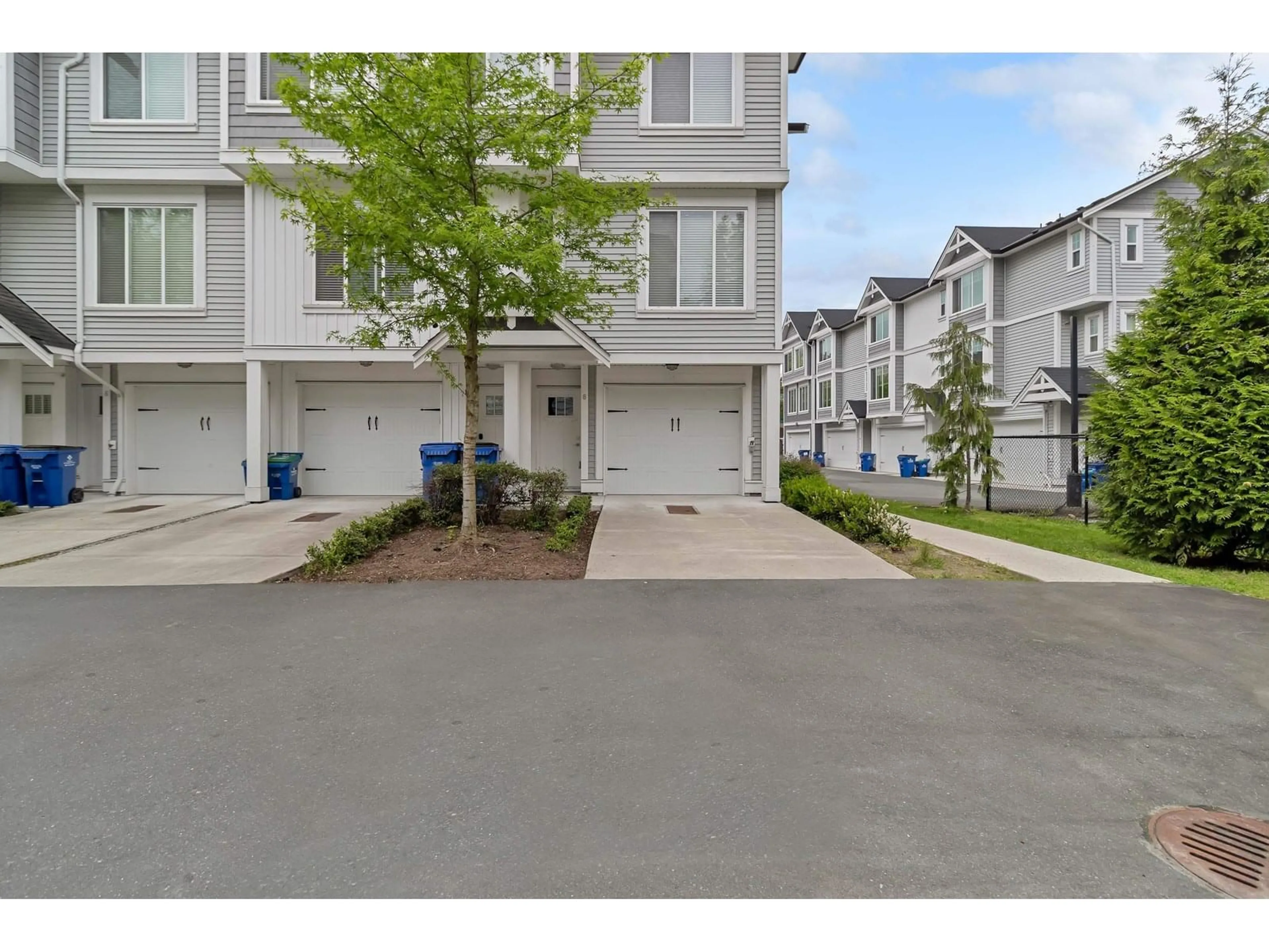 A pic from outside/outdoor area/front of a property/back of a property/a pic from drone, street for 8 - 32043 MT WADDINGTON, Abbotsford British Columbia V2T0H1
