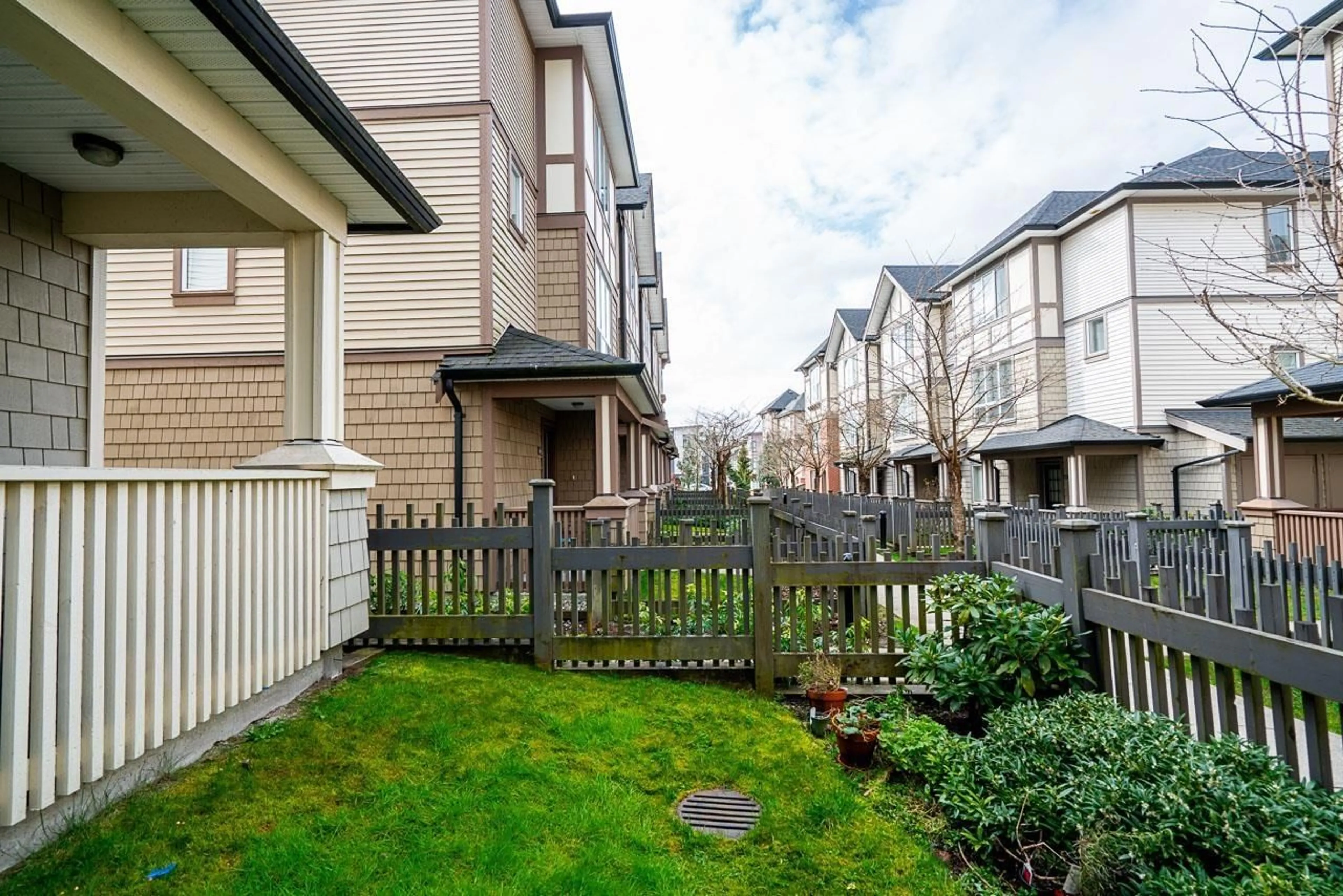 Patio, street for 105 - 7848 209, Langley British Columbia V2Y0M4