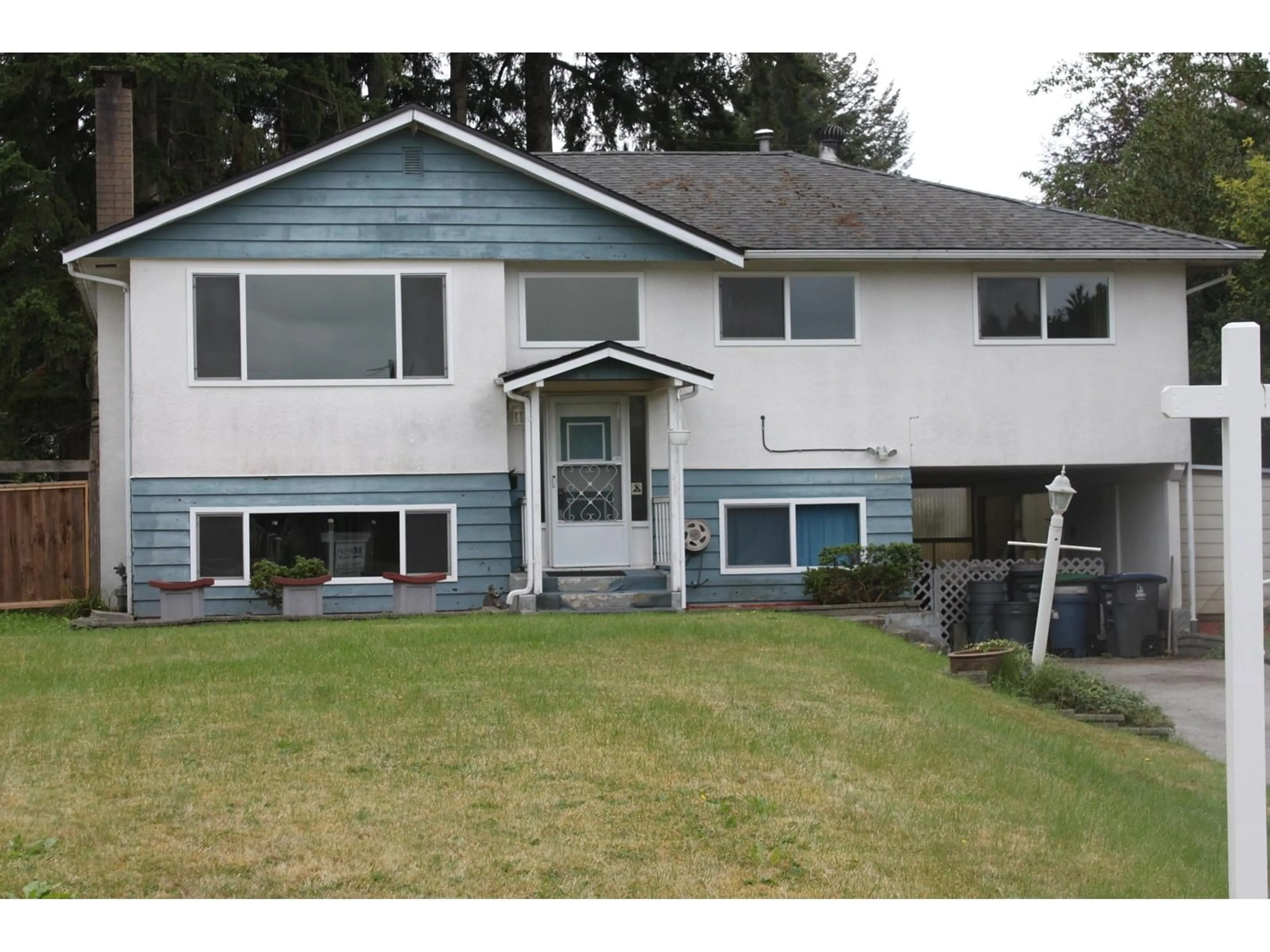 Home with vinyl exterior material, street for 10977 JAY, Surrey British Columbia V3R5B3
