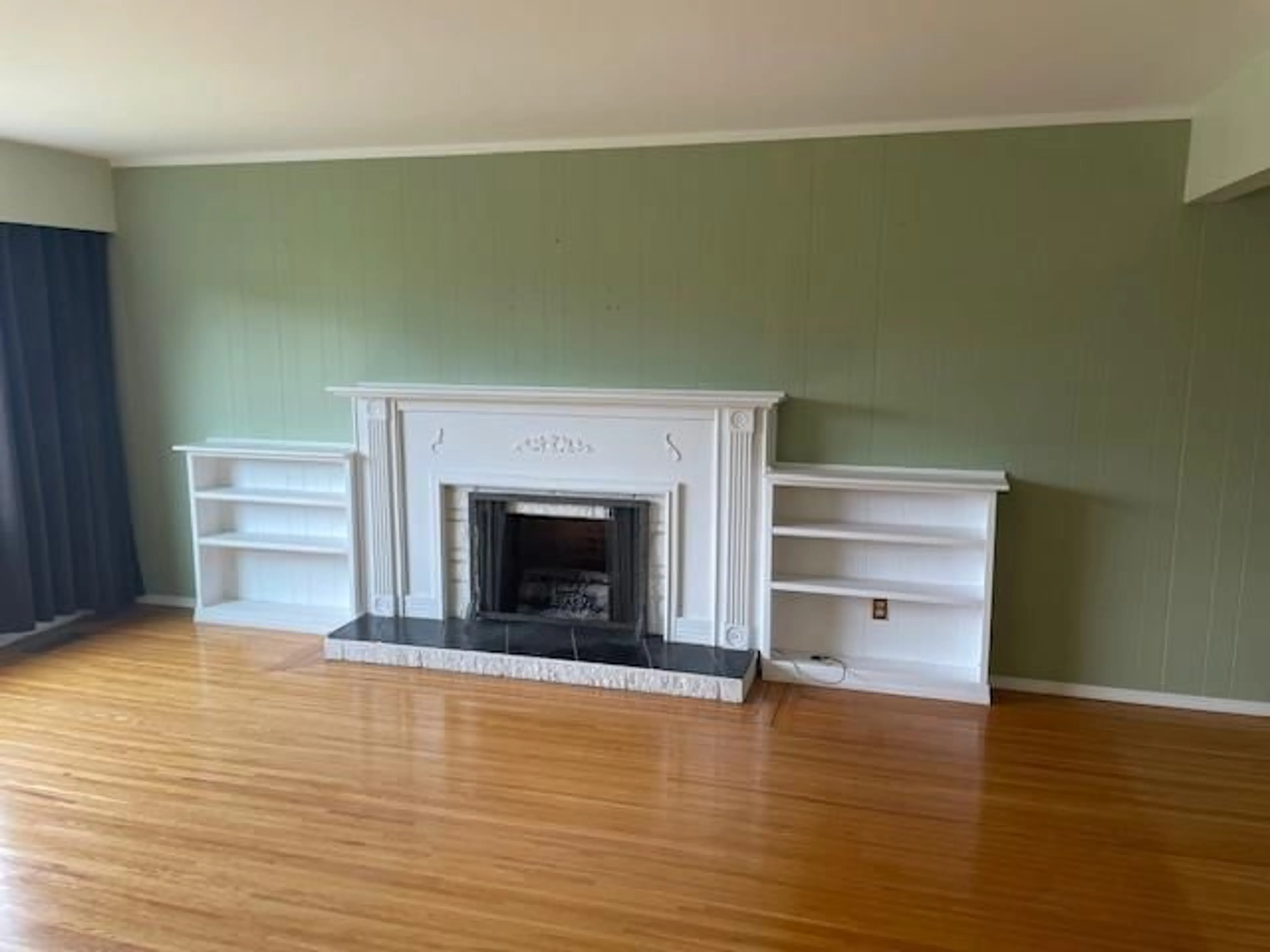 Living room with furniture, wood/laminate floor for 10977 JAY, Surrey British Columbia V3R5B3
