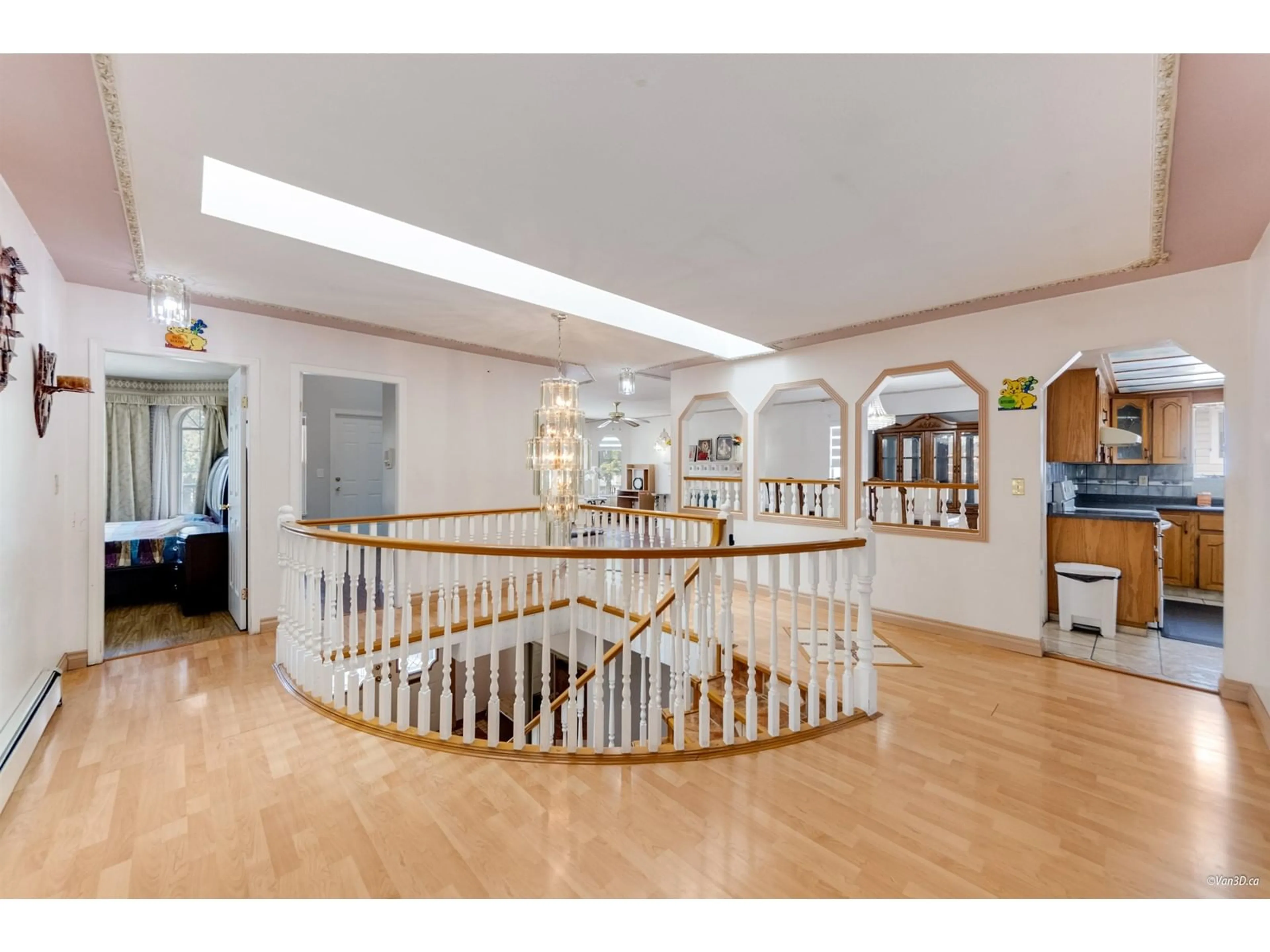 Indoor foyer for 7976 122, Surrey British Columbia V3W3S7