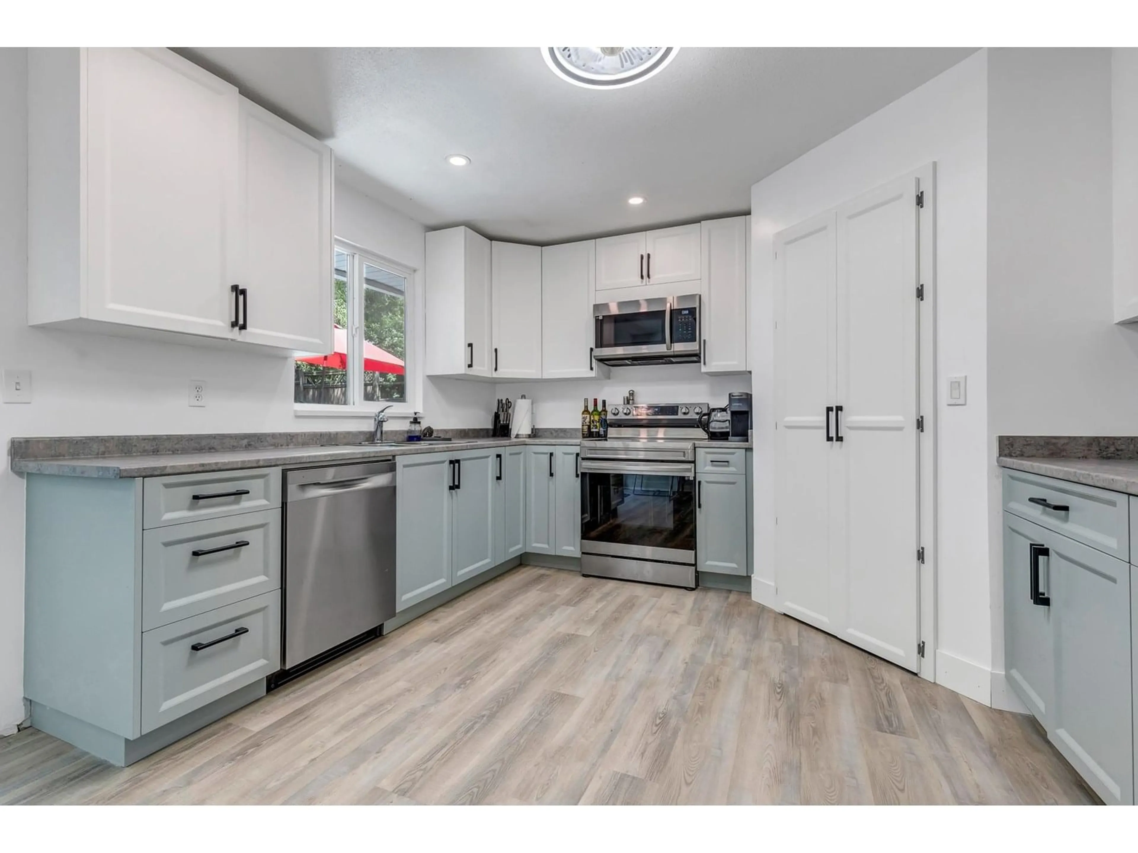 Open concept kitchen, unknown for 8091 KNIGHT, Mission British Columbia V2V5Y4