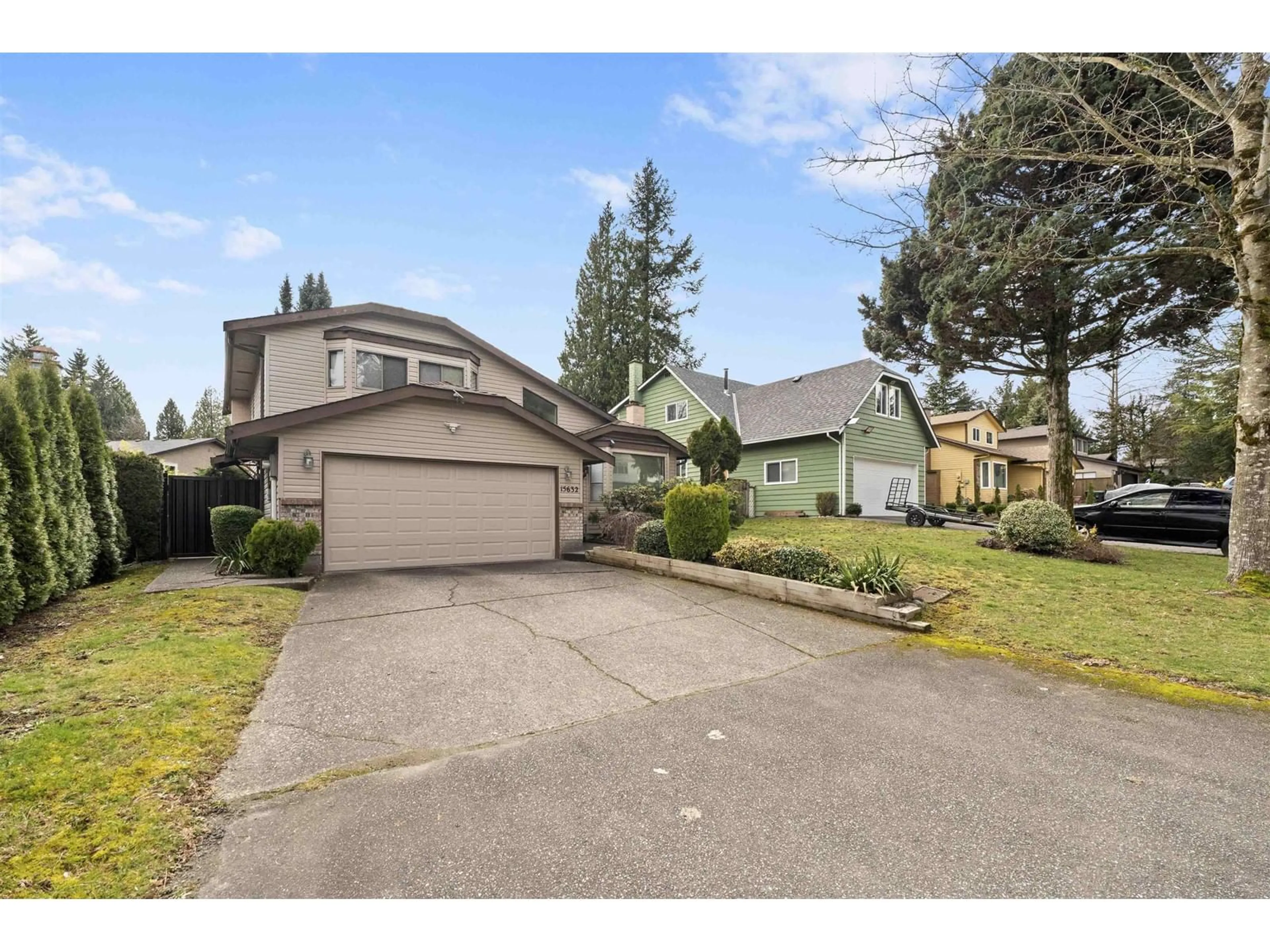 A pic from outside/outdoor area/front of a property/back of a property/a pic from drone, street for 15632 98, Surrey British Columbia V4N2T7