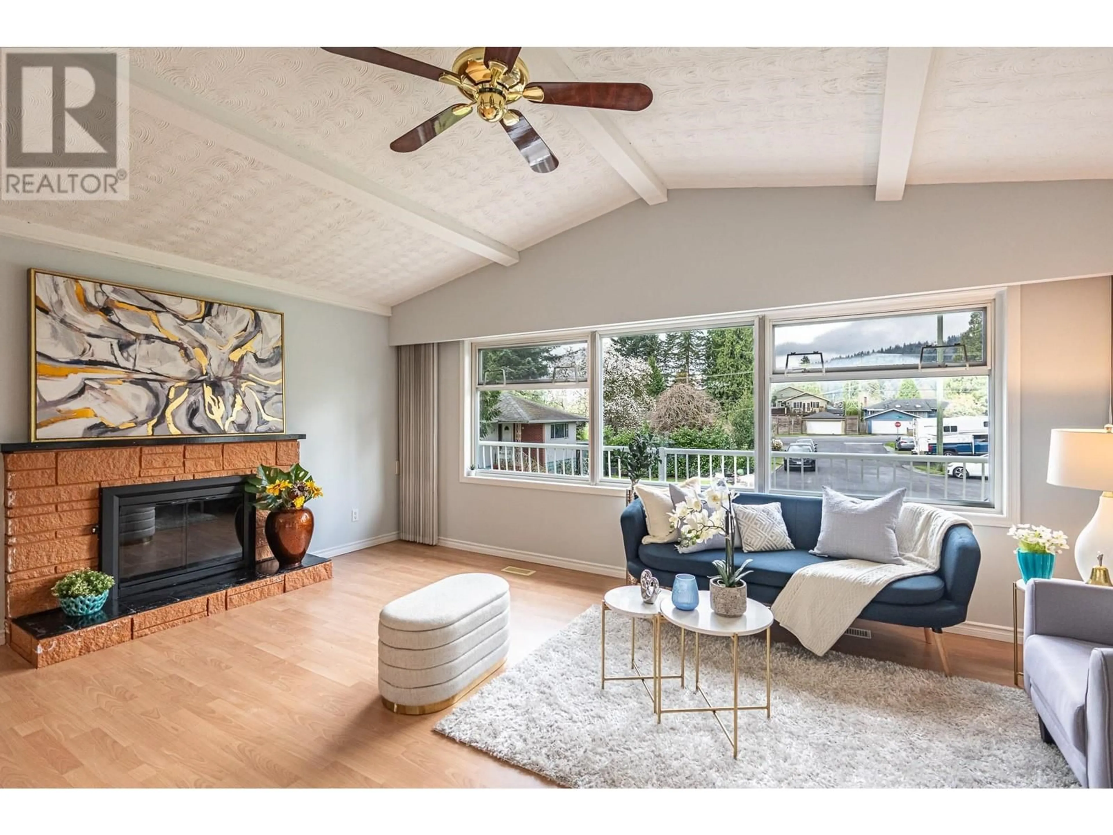 Living room with furniture, wood/laminate floor for 916 GLENACRE COURT, Port Moody British Columbia V3H1K1