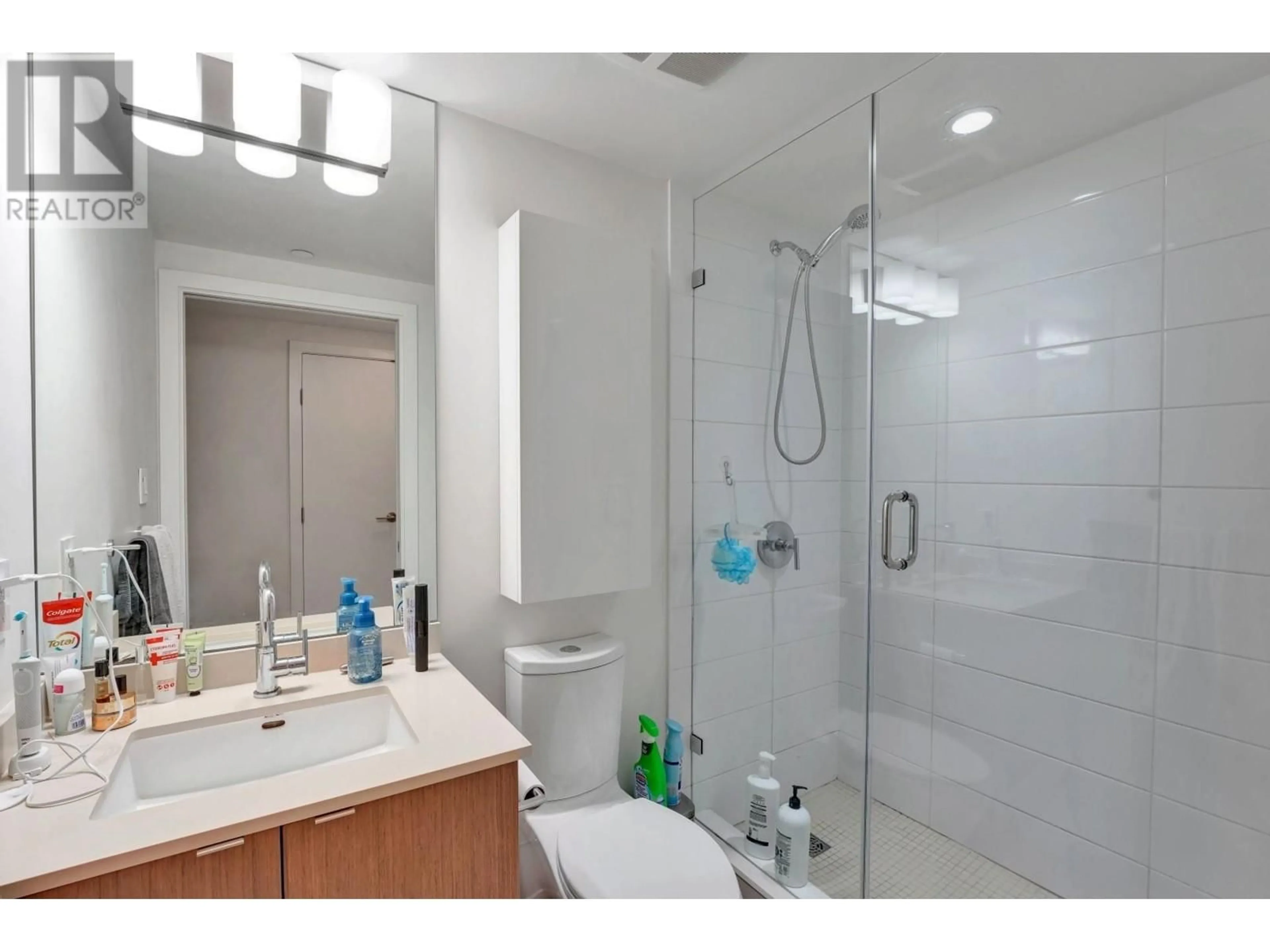 Standard bathroom, ceramic/tile floor for 1510 - 111 1ST AVENUE, Vancouver British Columbia V6A0E9