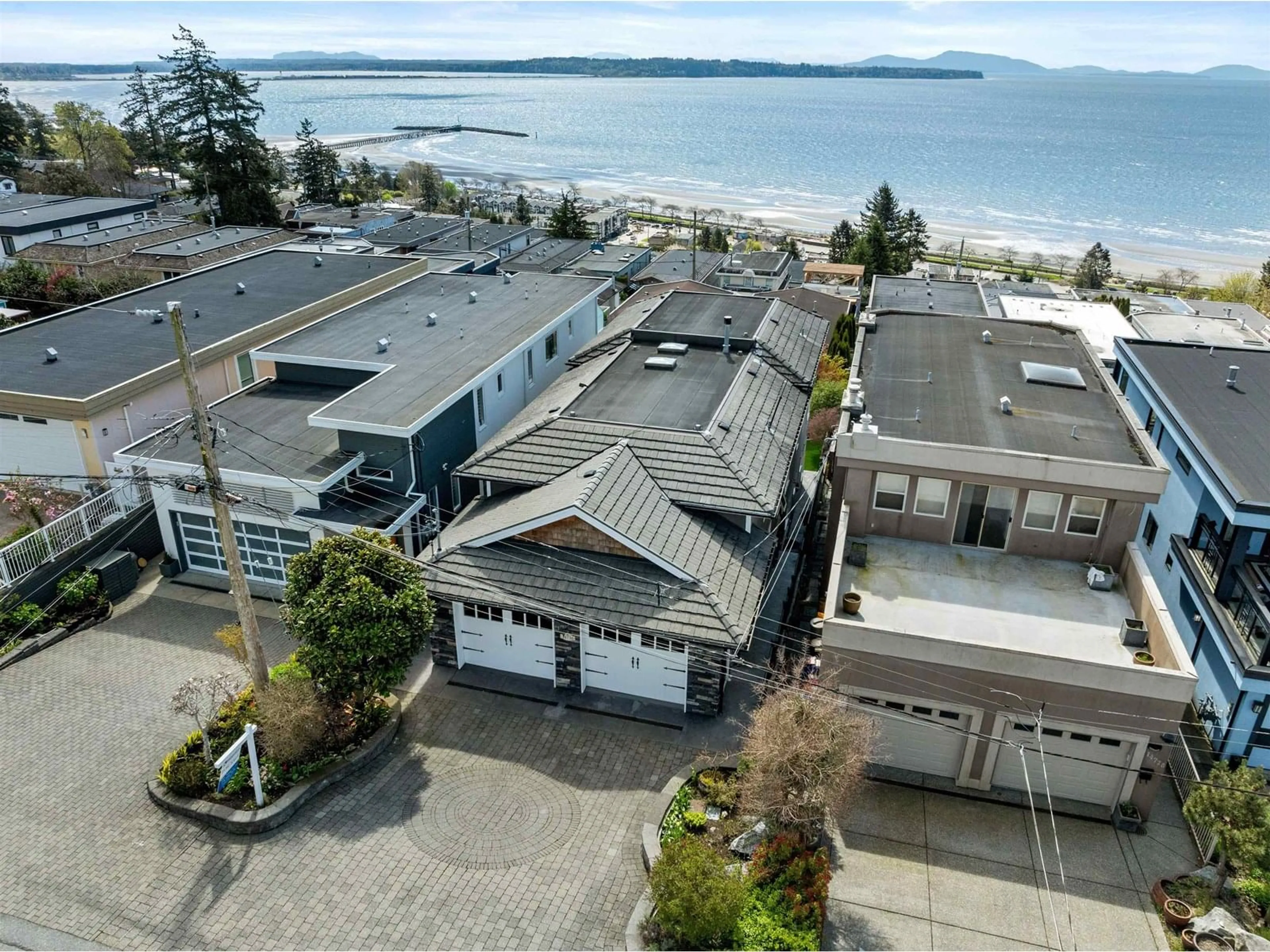 A pic from outside/outdoor area/front of a property/back of a property/a pic from drone, water/lake/river/ocean view for 14736 THRIFT, White Rock British Columbia V4B2J5