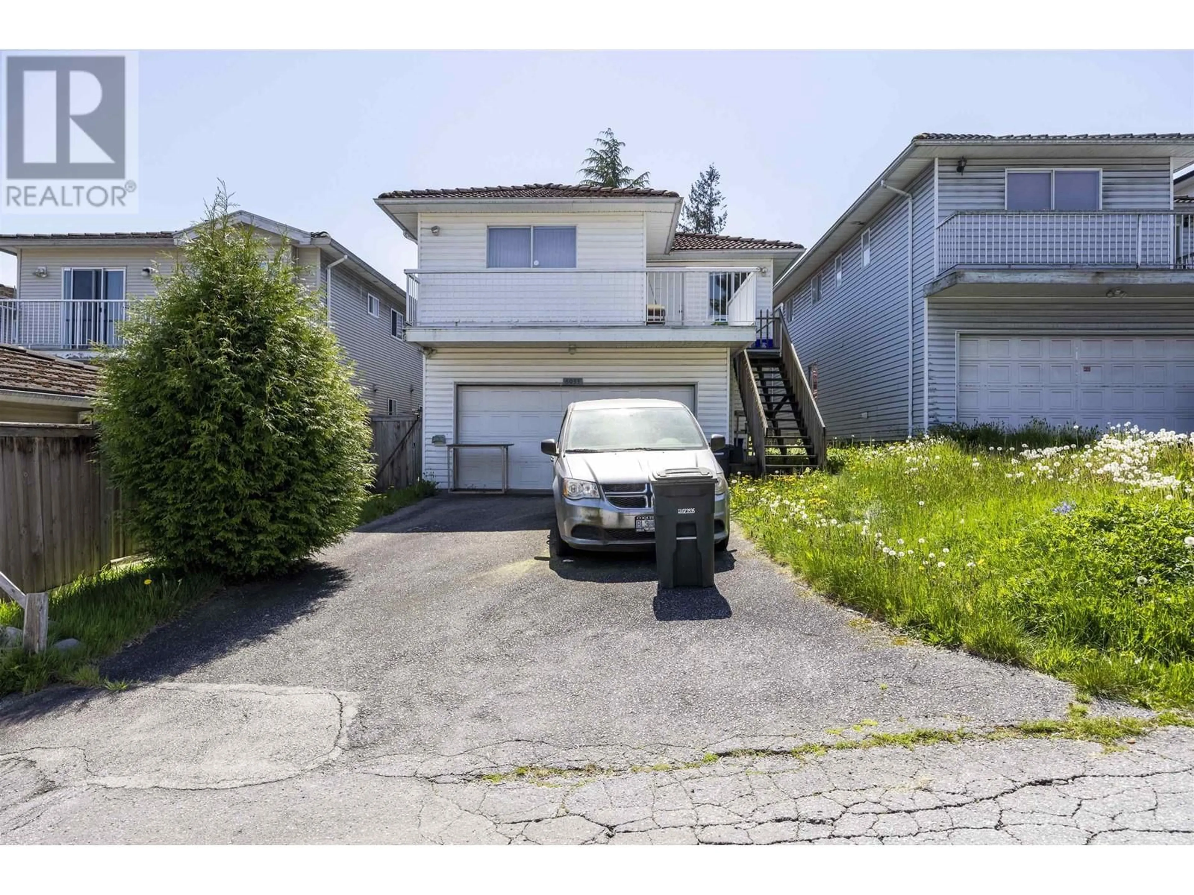 A pic from outside/outdoor area/front of a property/back of a property/a pic from drone, street for 6033 SPROTT STREET, Burnaby British Columbia V5G1T9