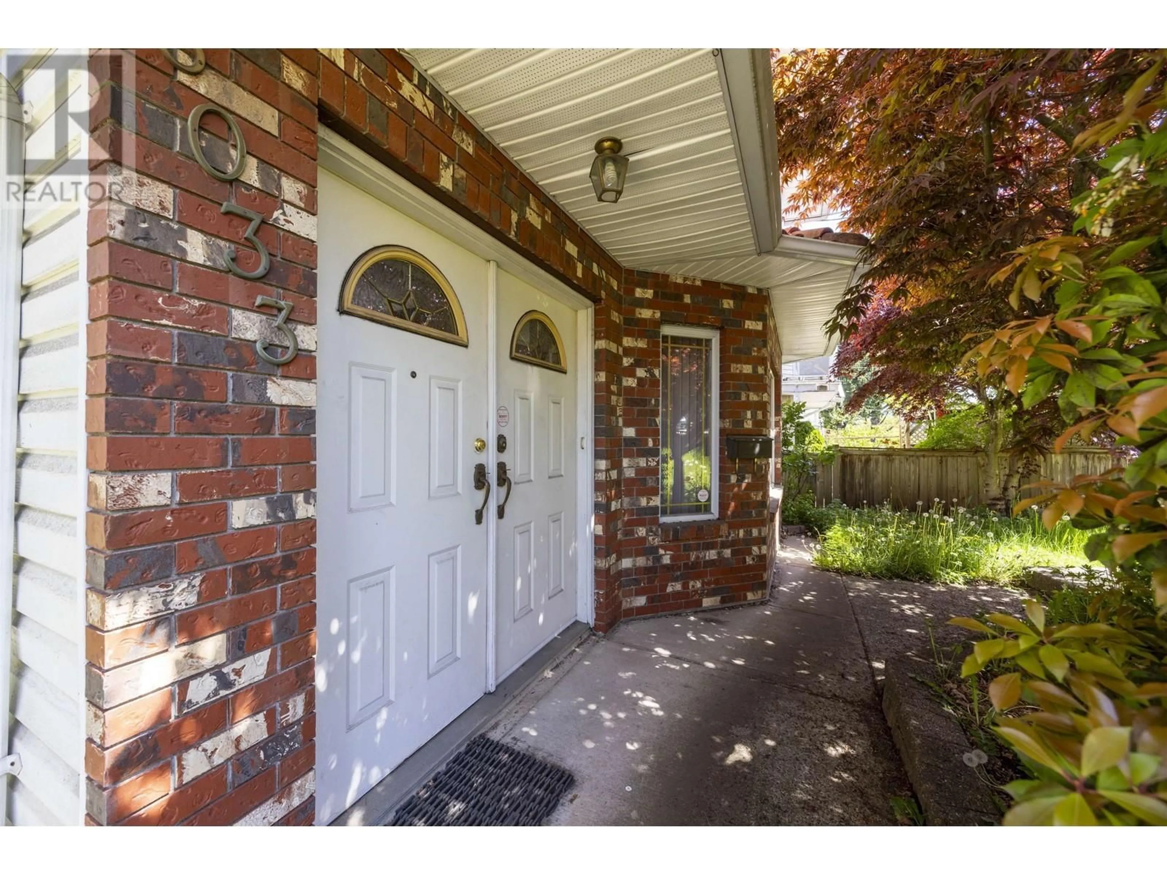 Indoor entryway for 6033 SPROTT STREET, Burnaby British Columbia V5G1T9