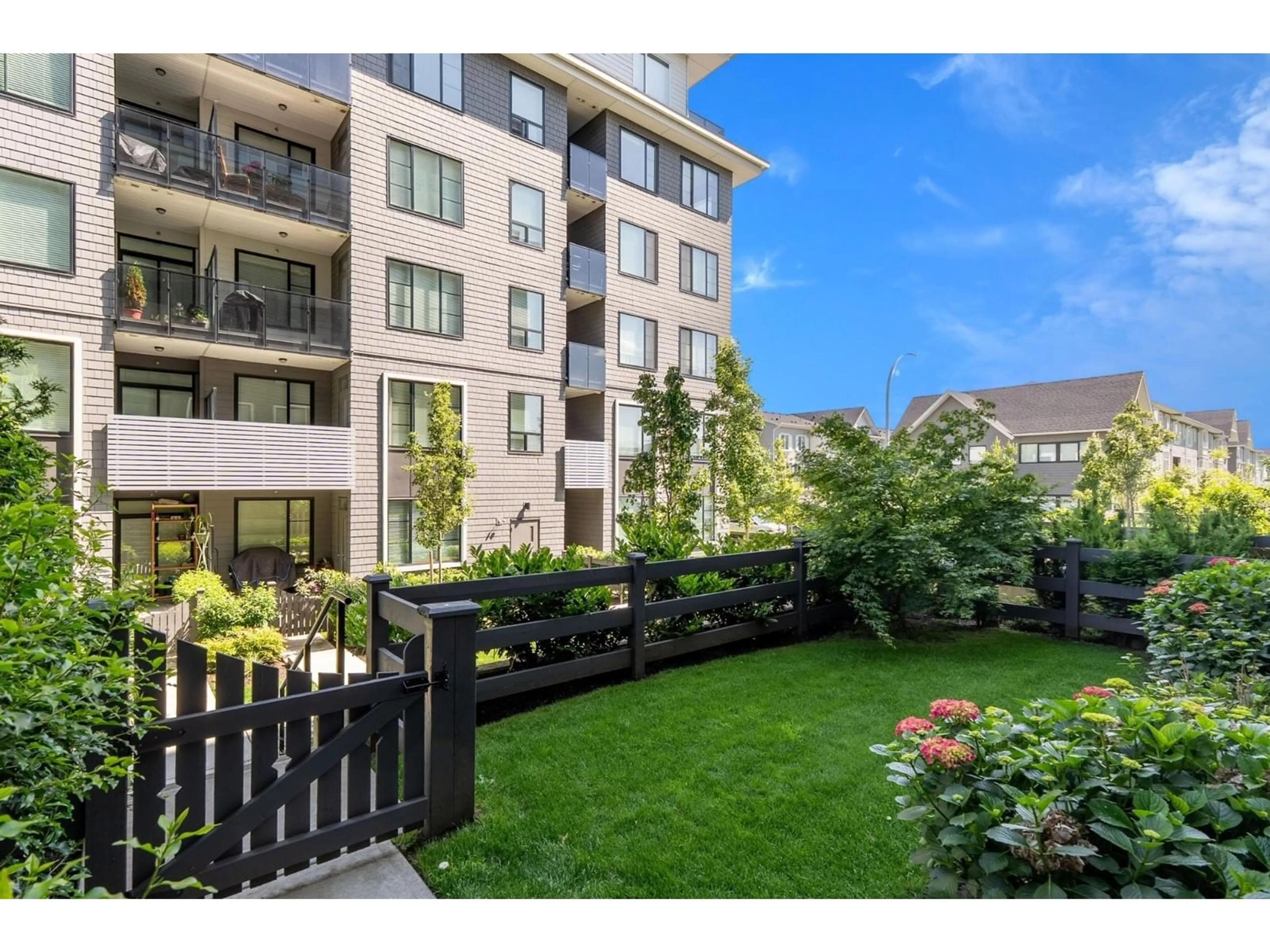 Patio, street for 109 - 15815 85, Surrey British Columbia V4N6X5