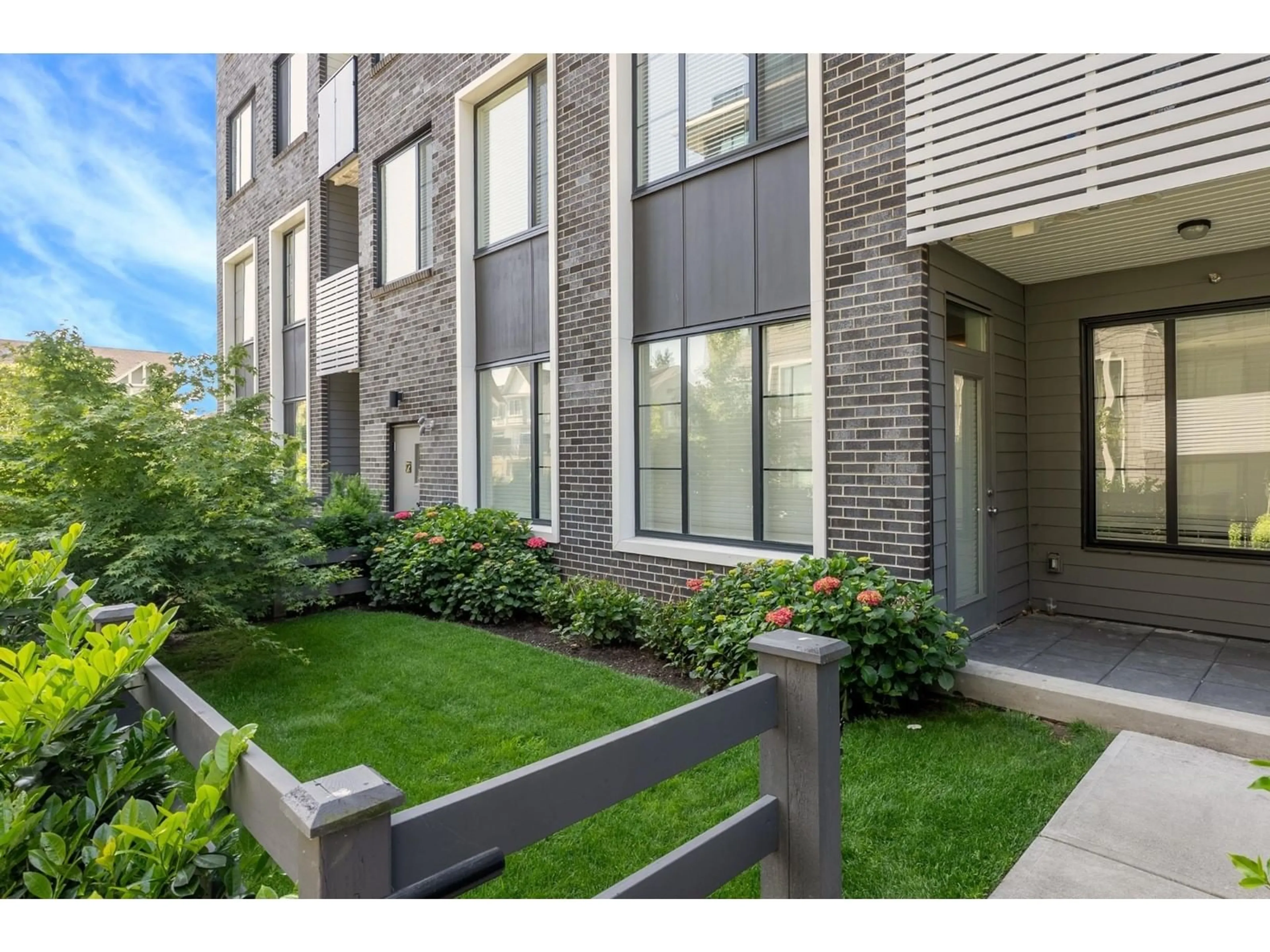 Patio, street for 109 - 15815 85, Surrey British Columbia V4N6X5