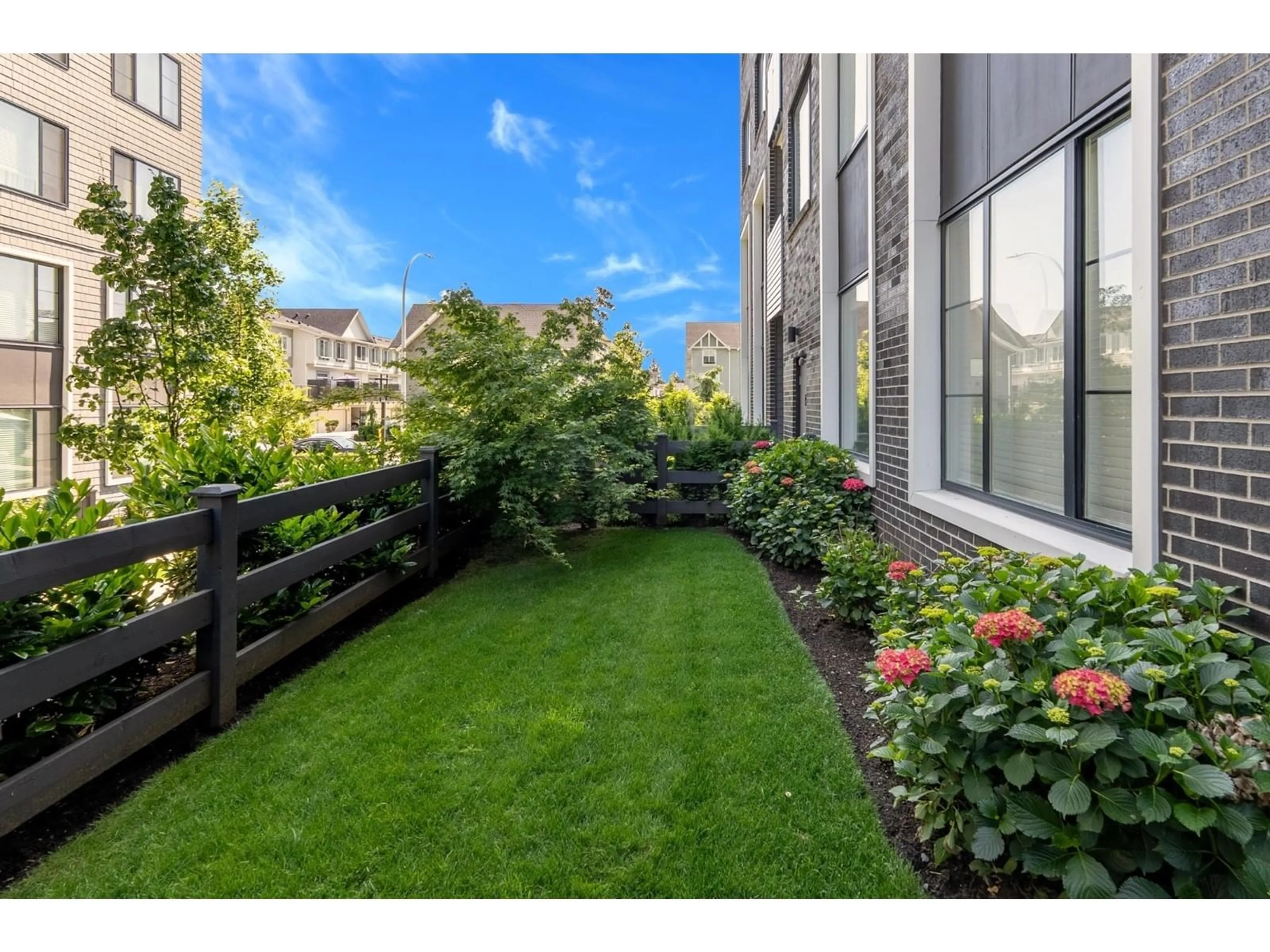 Patio, street for 109 - 15815 85, Surrey British Columbia V4N6X5