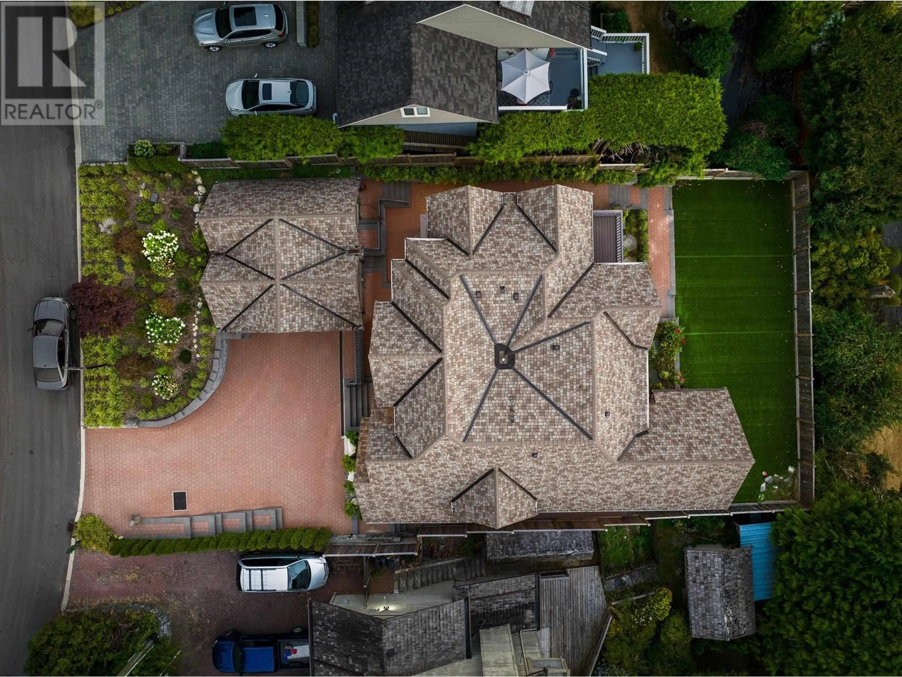 A pic from outside/outdoor area/front of a property/back of a property/a pic from drone, street for 651 ALPINE COURT, North Vancouver British Columbia V7R2L7