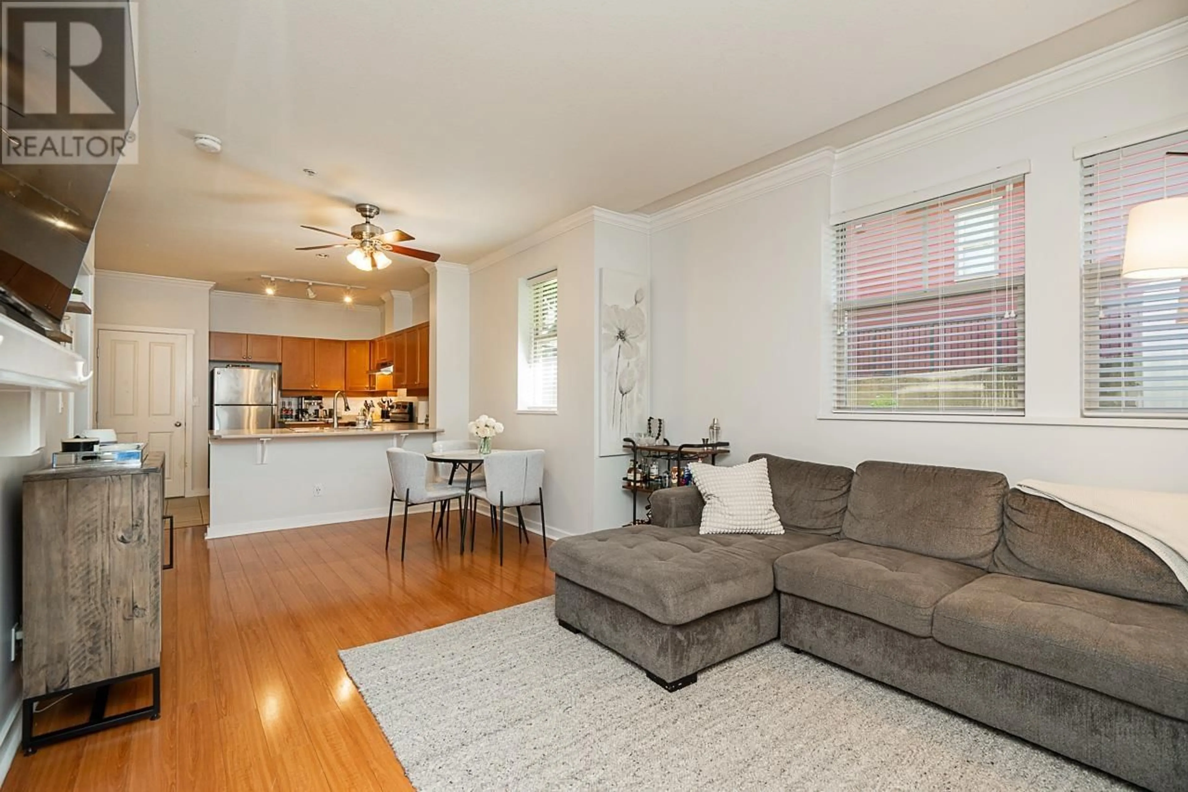 Living room with furniture, wood/laminate floor for 121 - 18 JACK MAHONY PLACE, New Westminster British Columbia V3L5V8