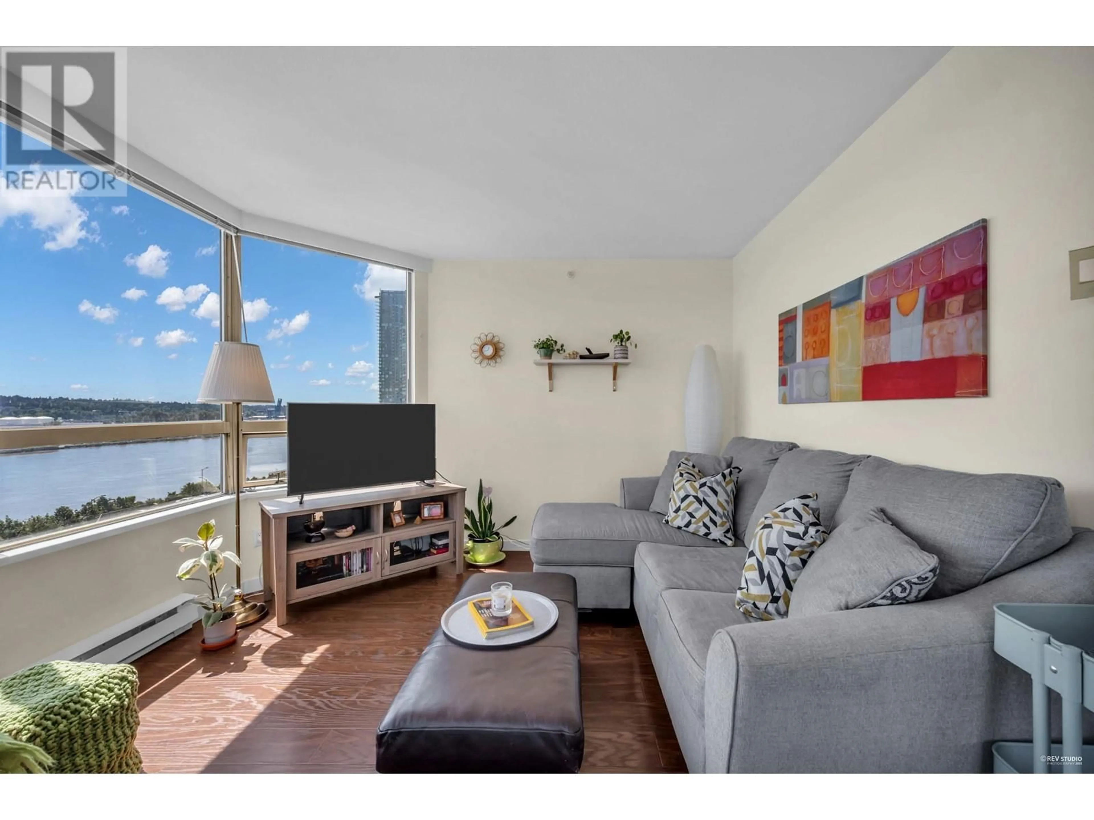 Living room with furniture, wood/laminate floor for 501 - 328 CLARKSON STREET, New Westminster British Columbia V3L5S3