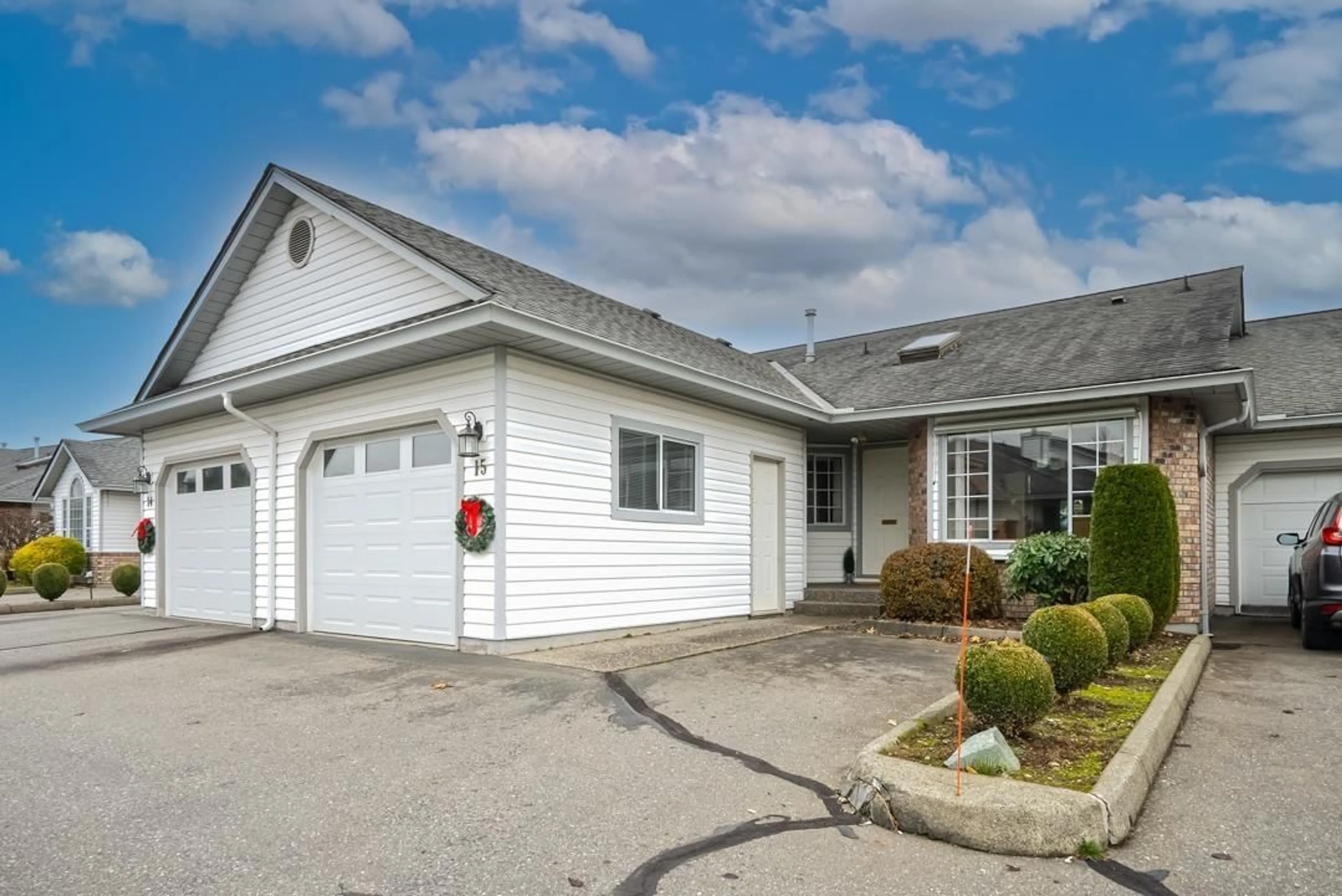 Home with vinyl exterior material, street for 15 - 33922 KING, Abbotsford British Columbia V2S7N1