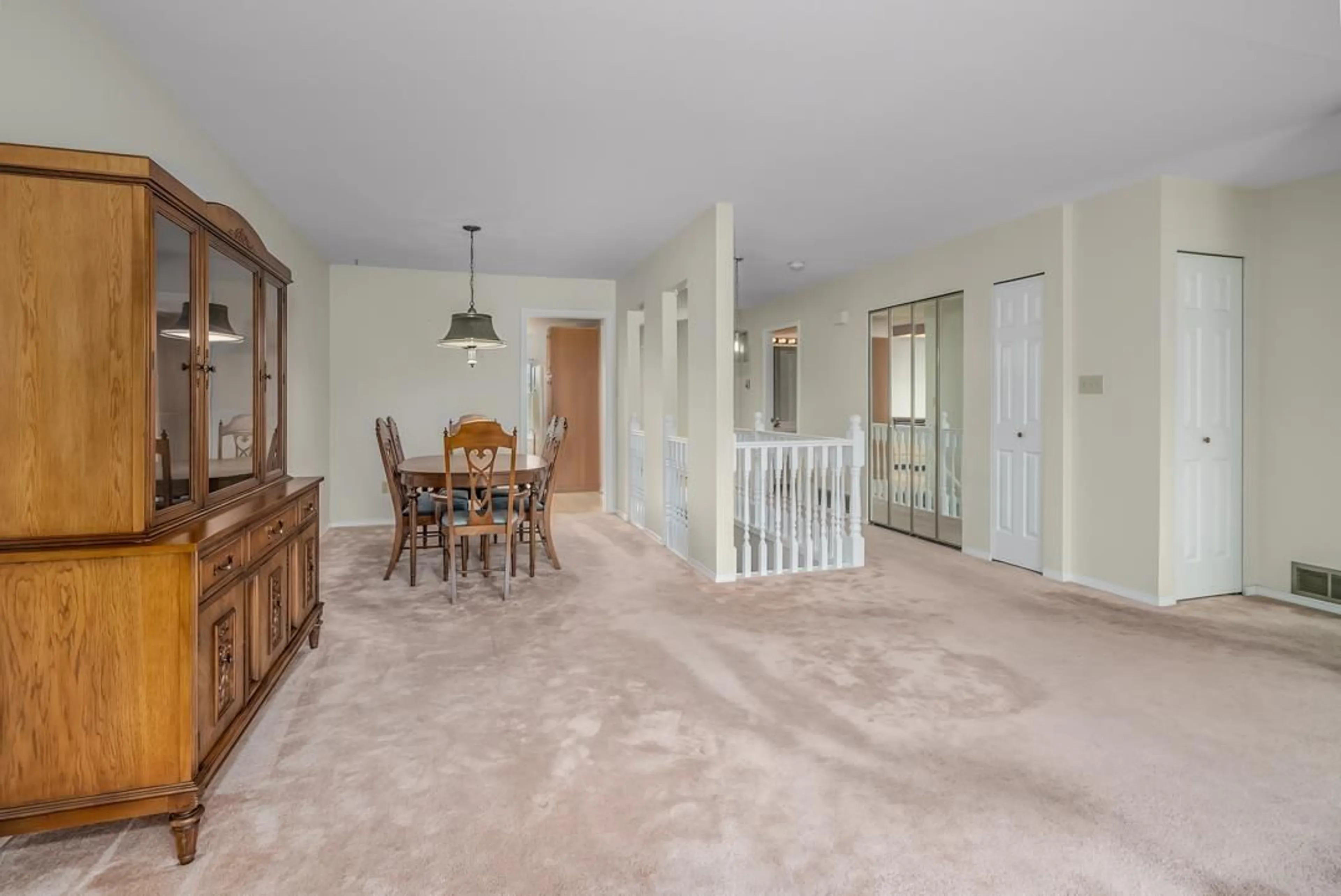 Indoor foyer for 15 - 33922 KING, Abbotsford British Columbia V2S7N1