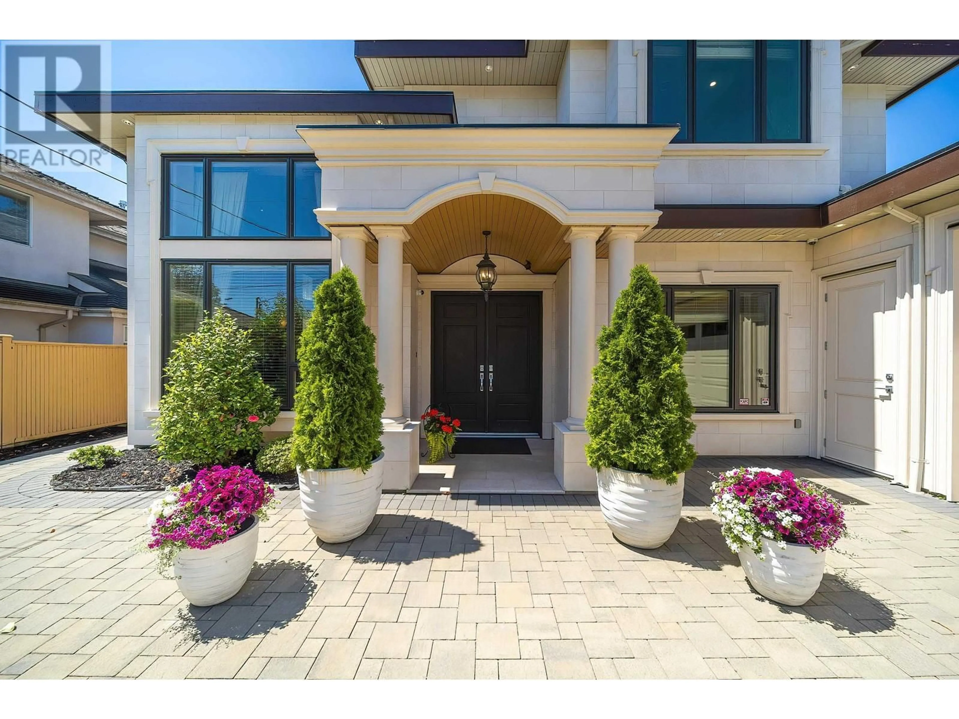 Indoor entryway for 8580 BAIRDMORE CRESCENT, Richmond British Columbia V7C1M7