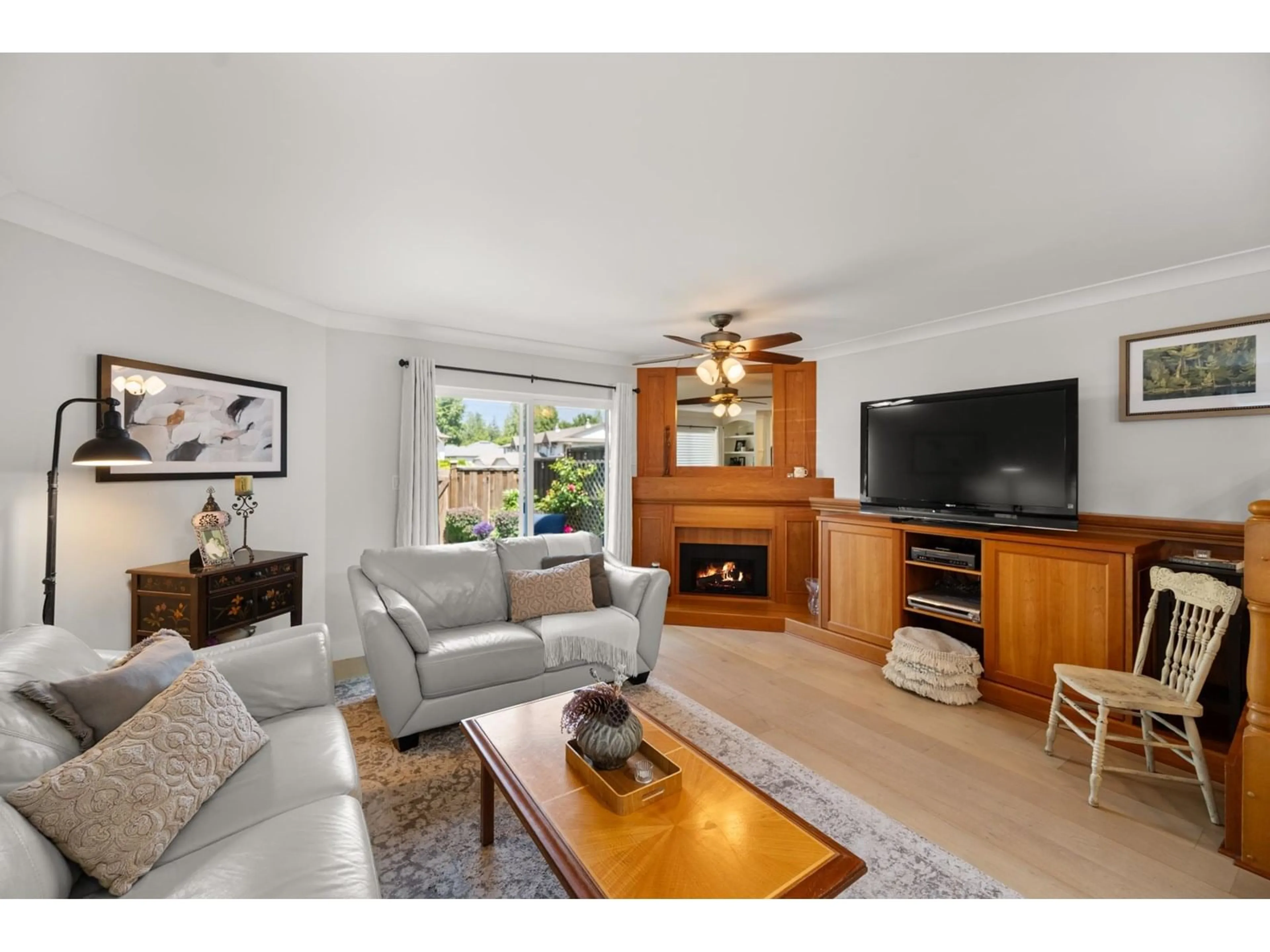 Living room with furniture, unknown for 112 - 9507 208, Langley British Columbia V1M2Z1