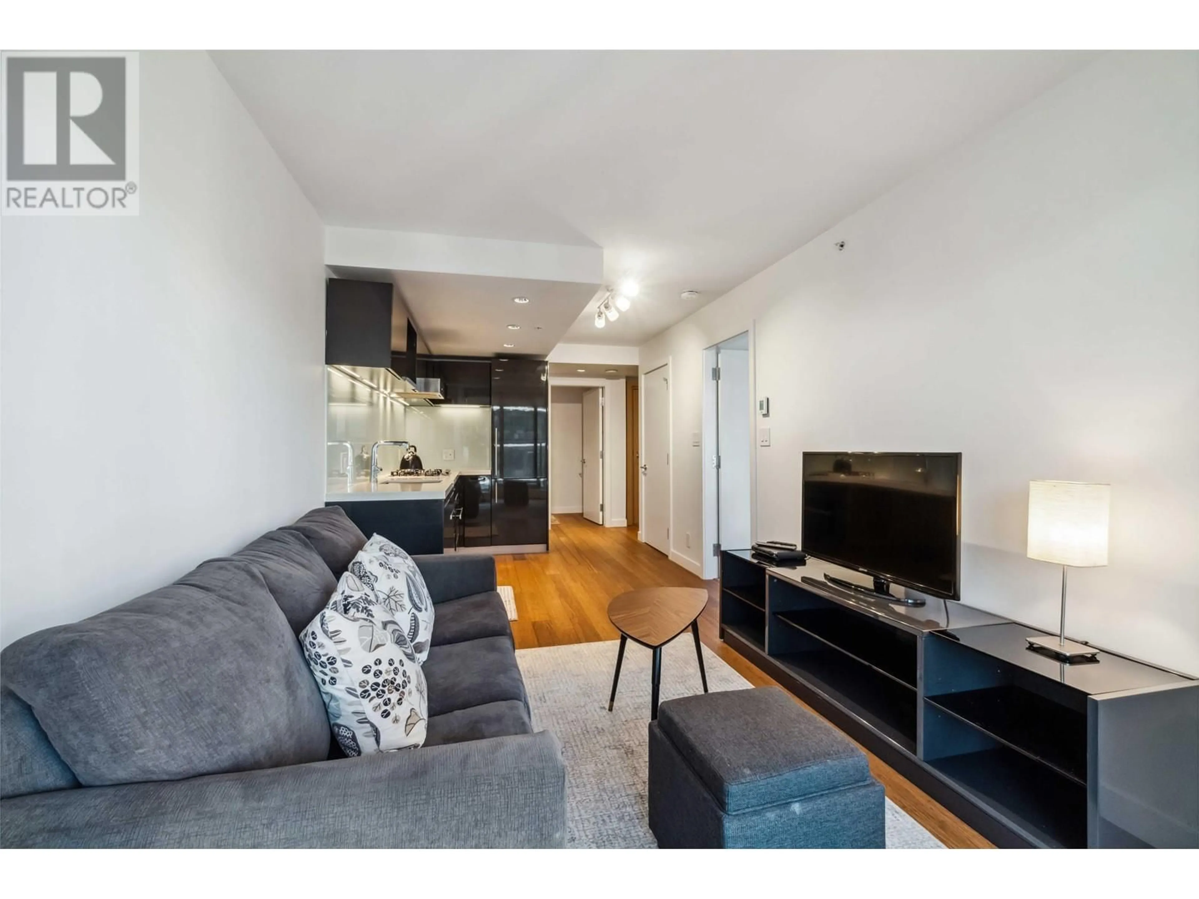 Living room with furniture, wood/laminate floor for 2807 - 777 RICHARDS STREET, Vancouver British Columbia V6B0M6