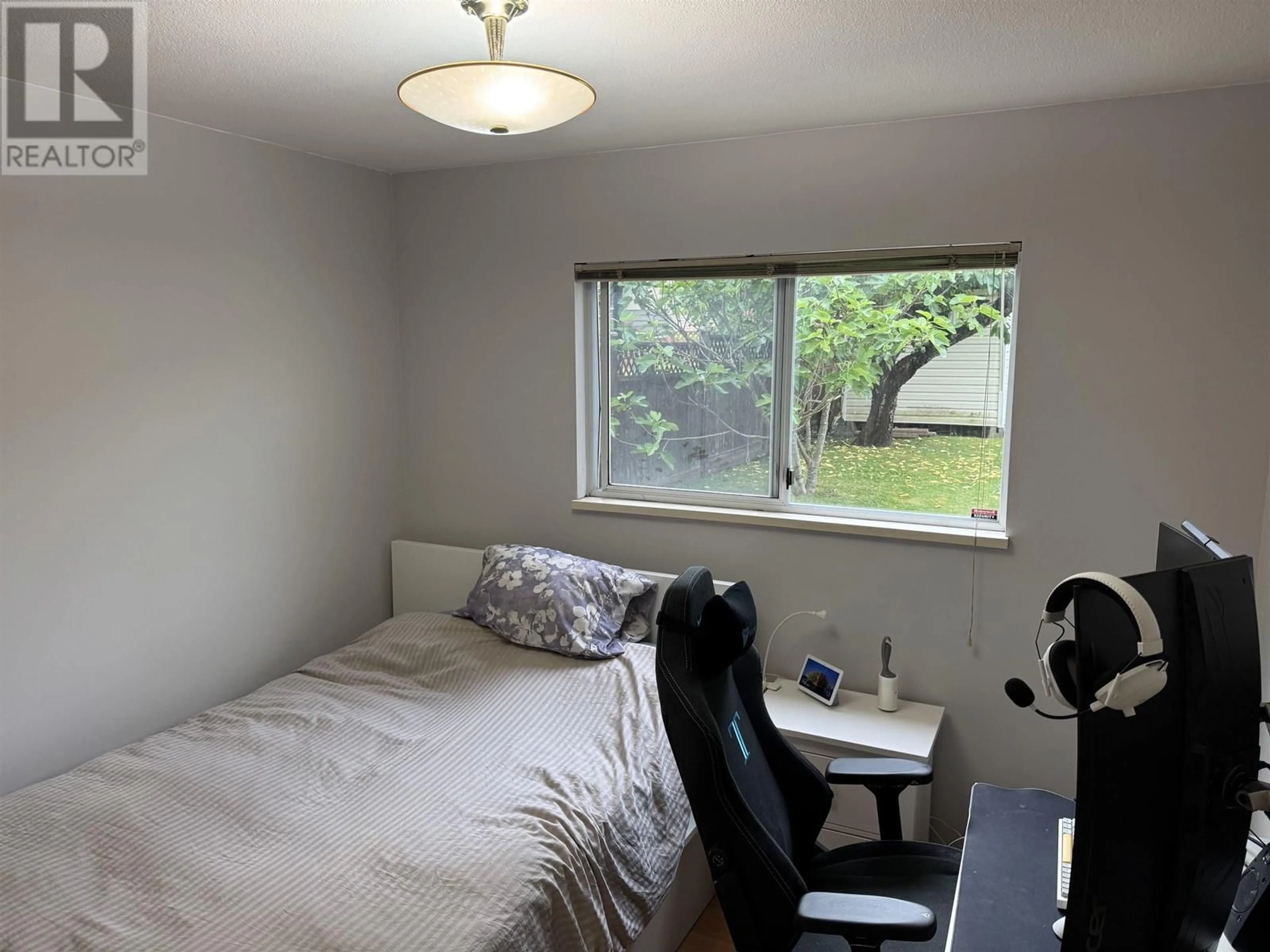 A pic of a room for 5031 HALIFAX STREET, Burnaby British Columbia V5B2N4