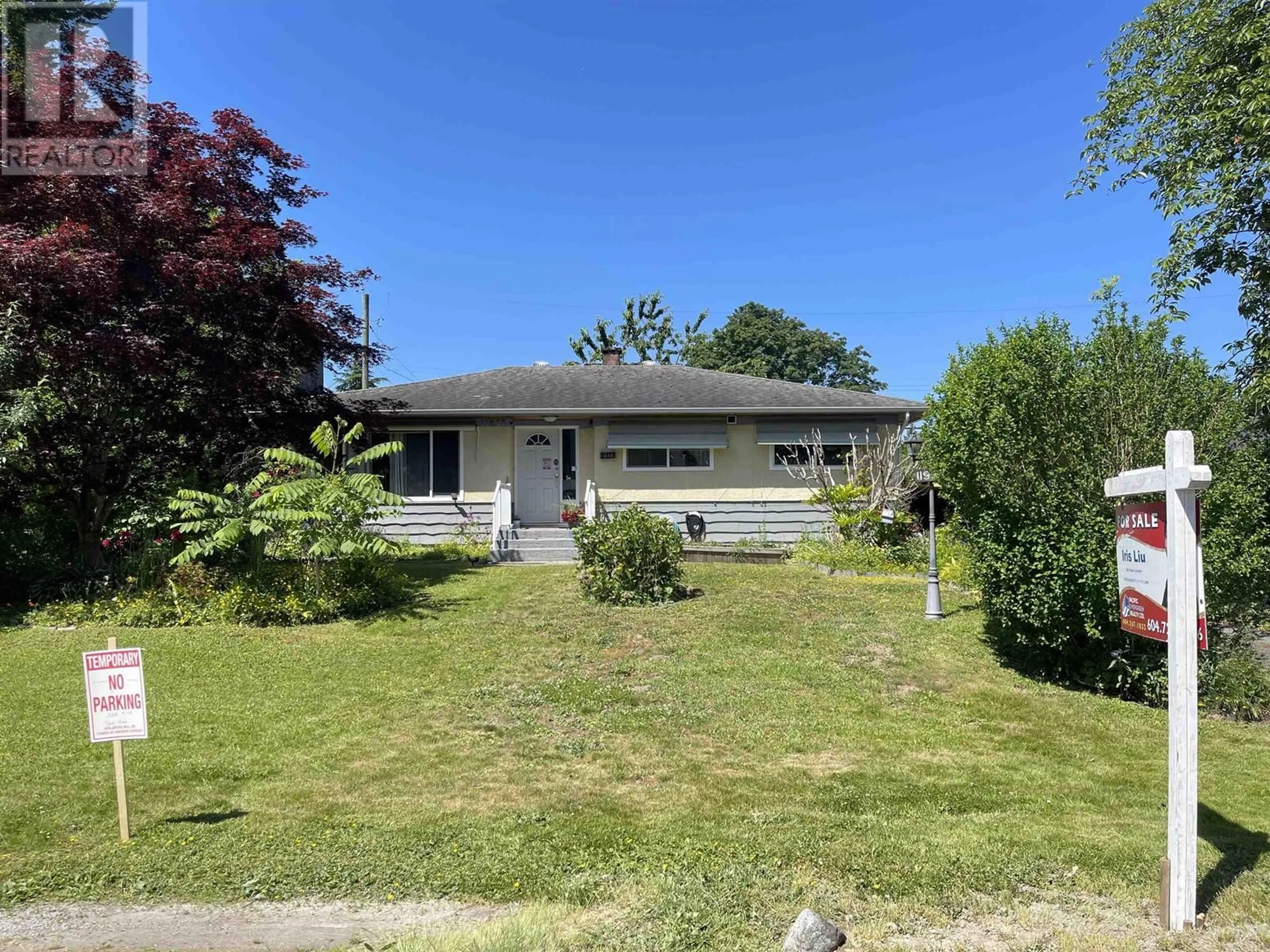 A pic from outside/outdoor area/front of a property/back of a property/a pic from drone, street for 11937 220 STREET, Maple Ridge British Columbia V2X5R3