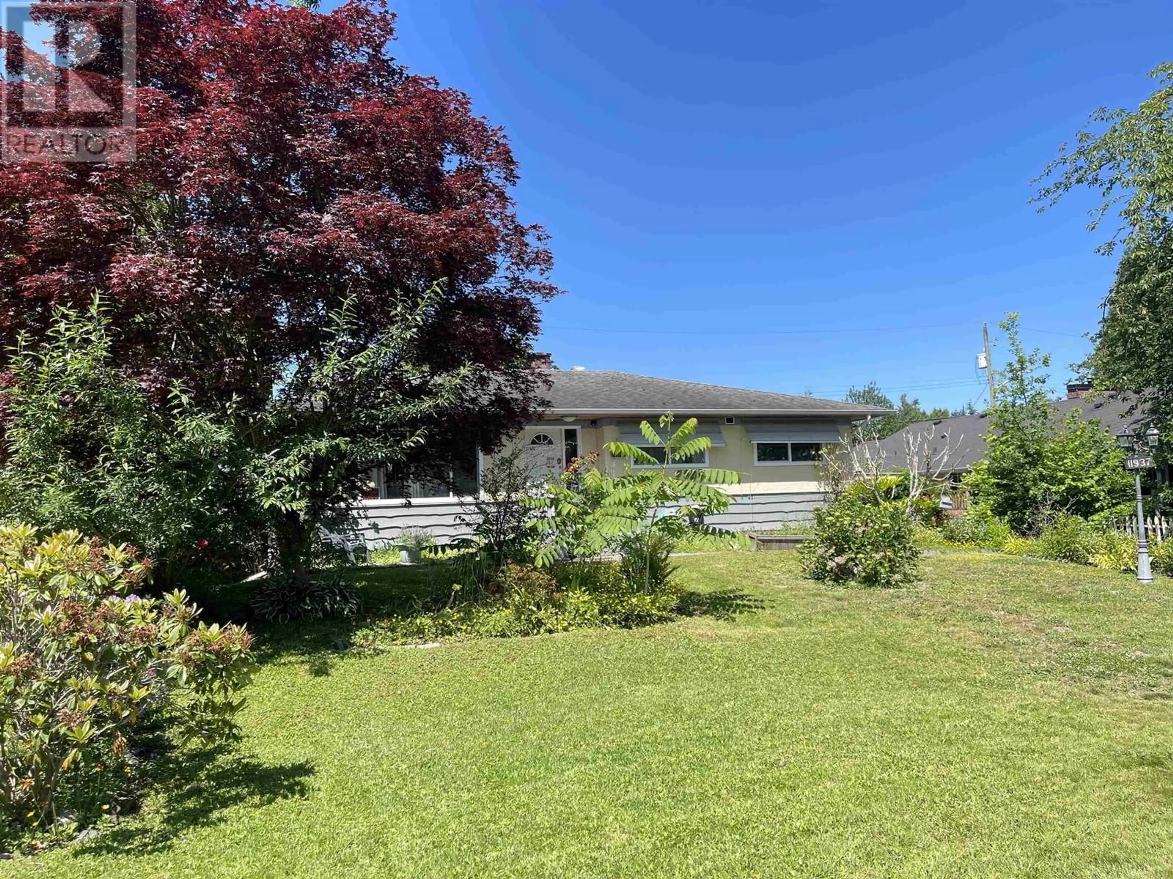 A pic from outside/outdoor area/front of a property/back of a property/a pic from drone, unknown for 11937 220 STREET, Maple Ridge British Columbia V2X5R3