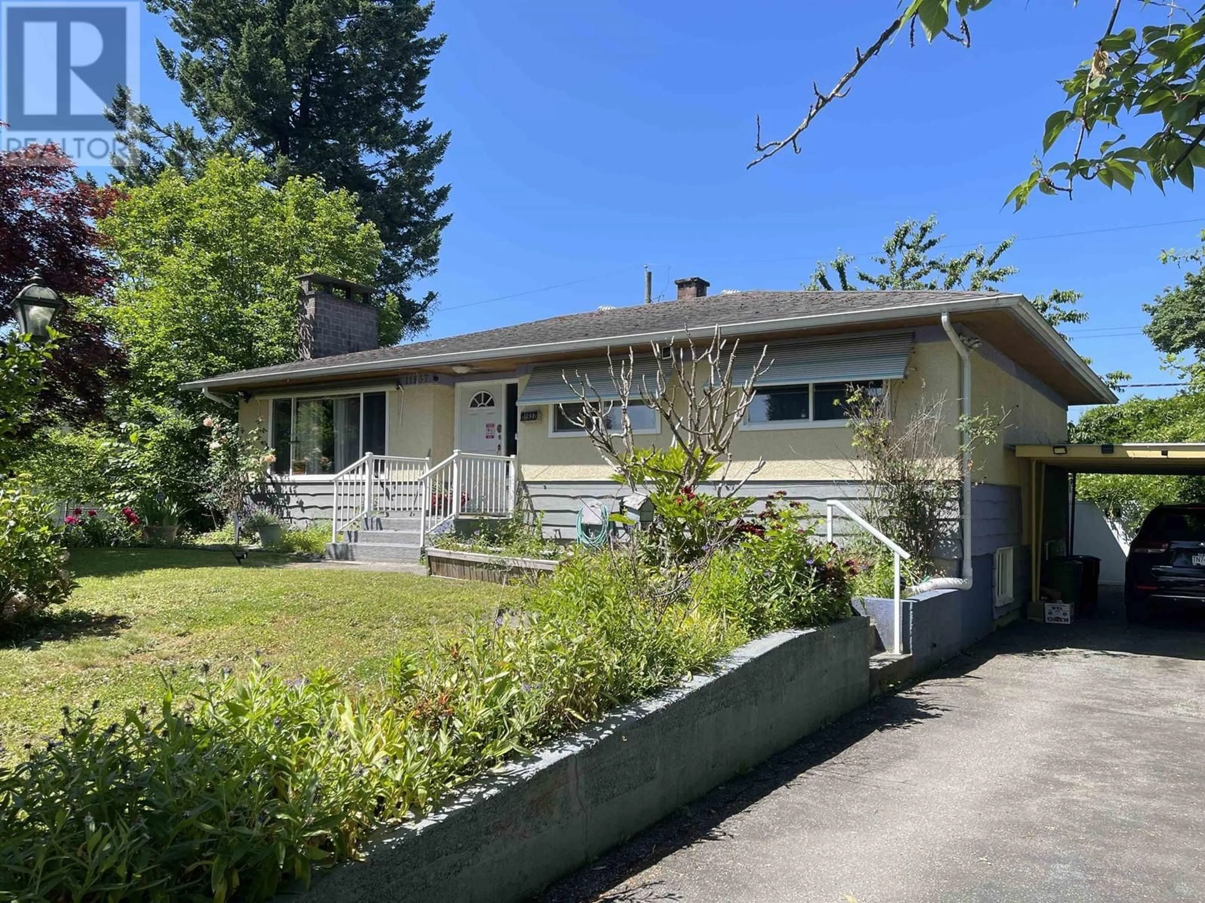 A pic from outside/outdoor area/front of a property/back of a property/a pic from drone, street for 11937 220 STREET, Maple Ridge British Columbia V2X5R3