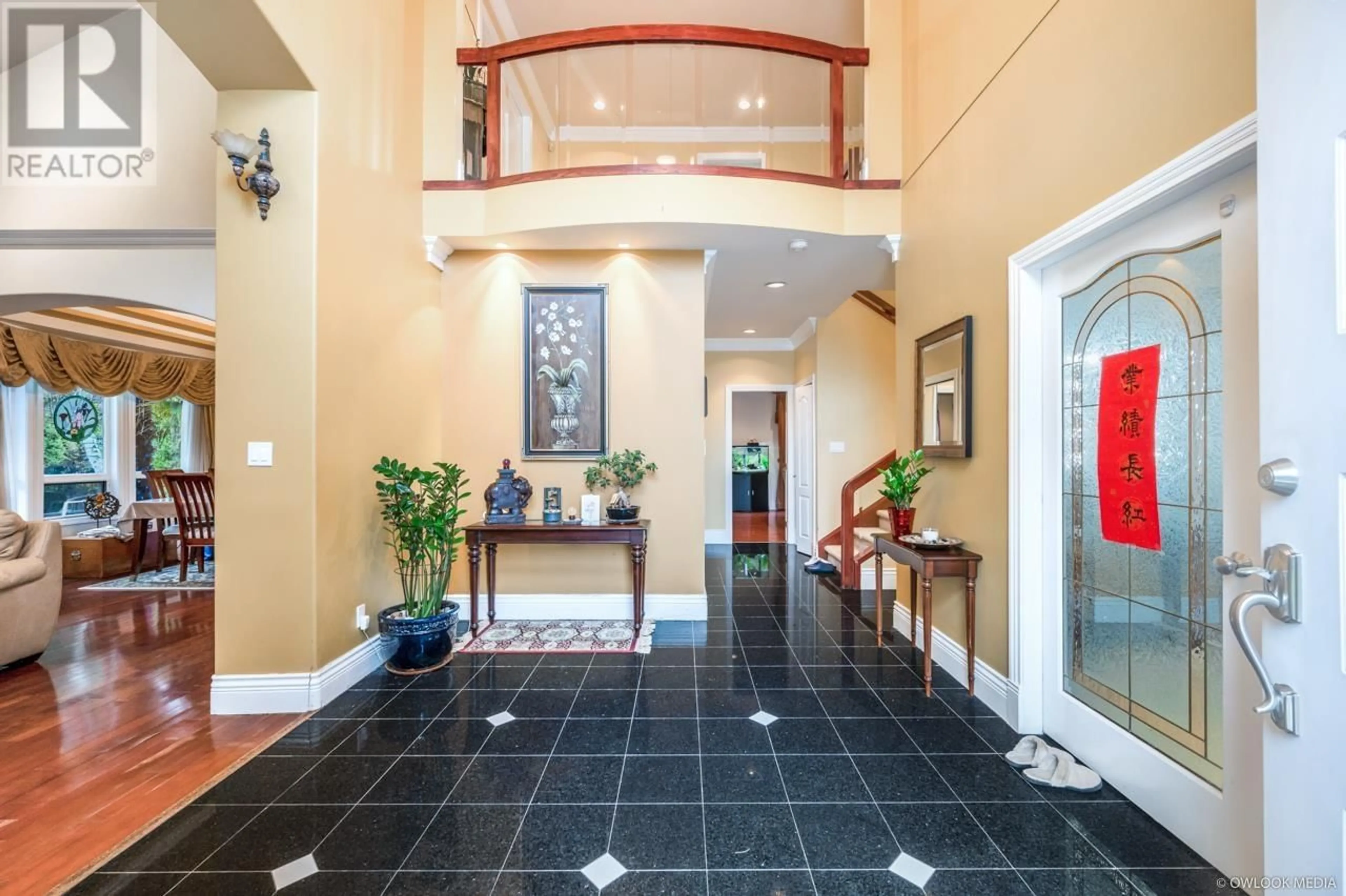 Indoor foyer for 4391 STONECROP AVENUE, Richmond British Columbia V7C1L6