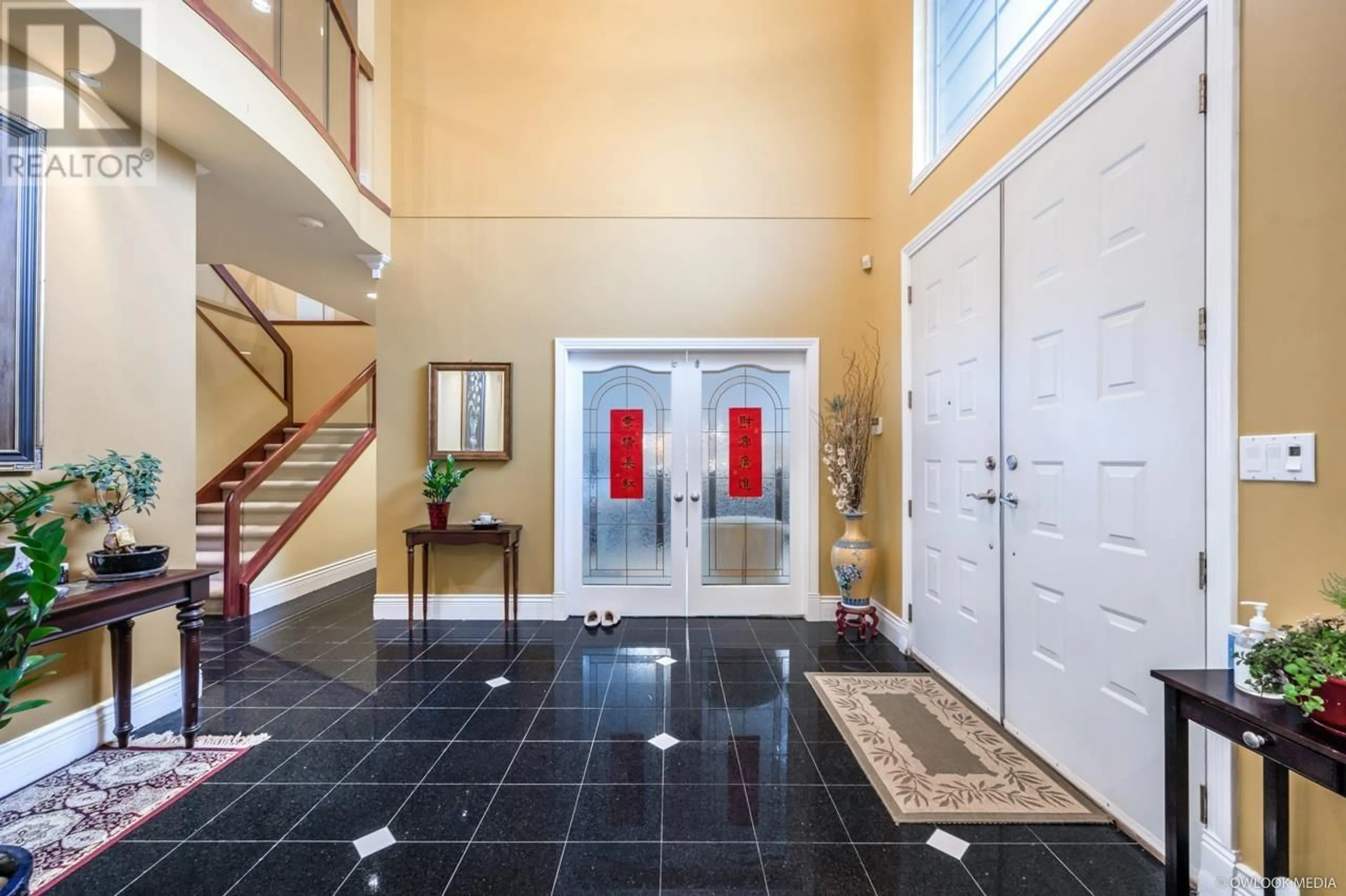 Indoor foyer for 4391 STONECROP AVENUE, Richmond British Columbia V7C1L6