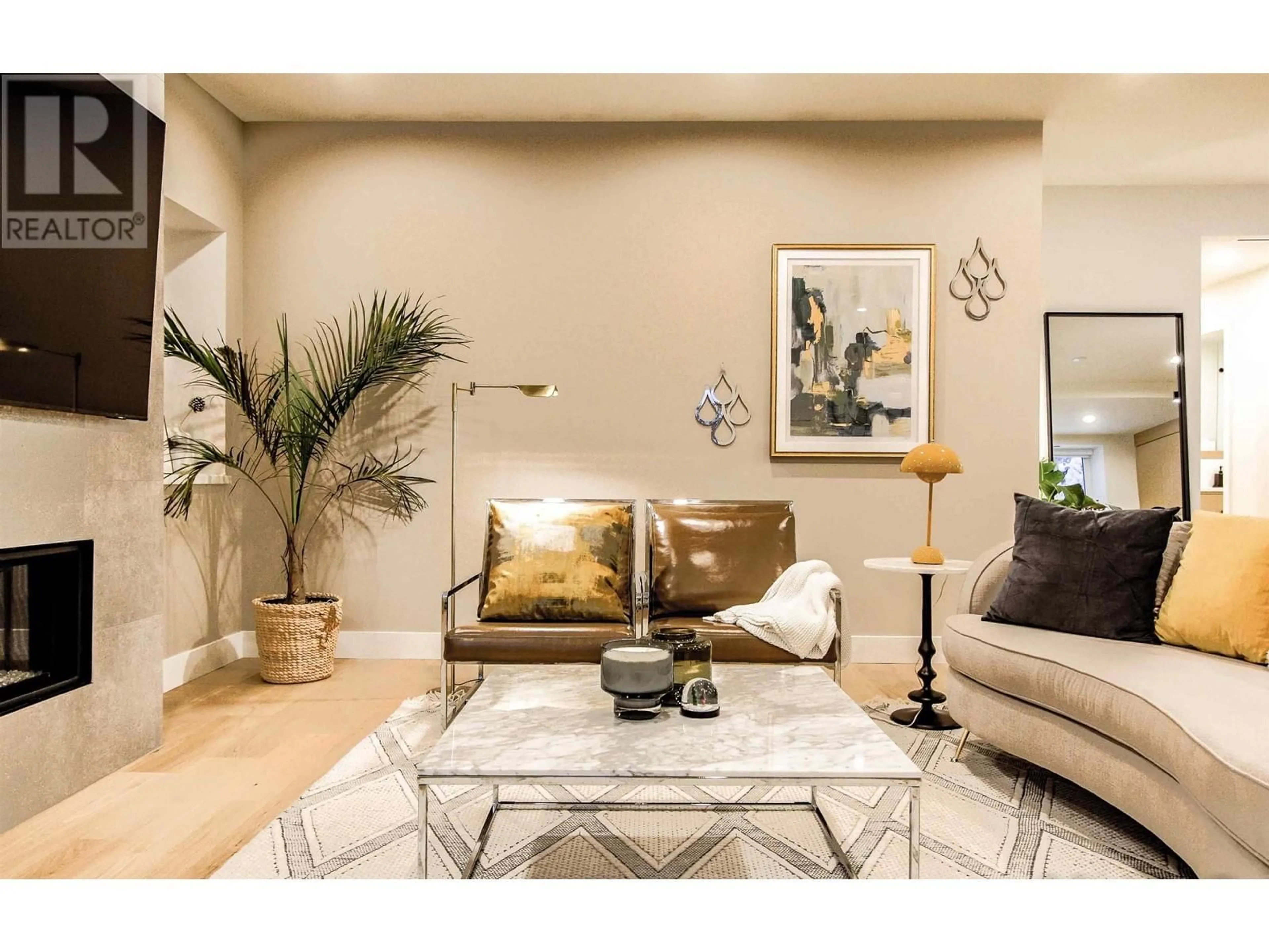 Living room with furniture, unknown for 4542 QUEBEC STREET, Vancouver British Columbia V5V3L9