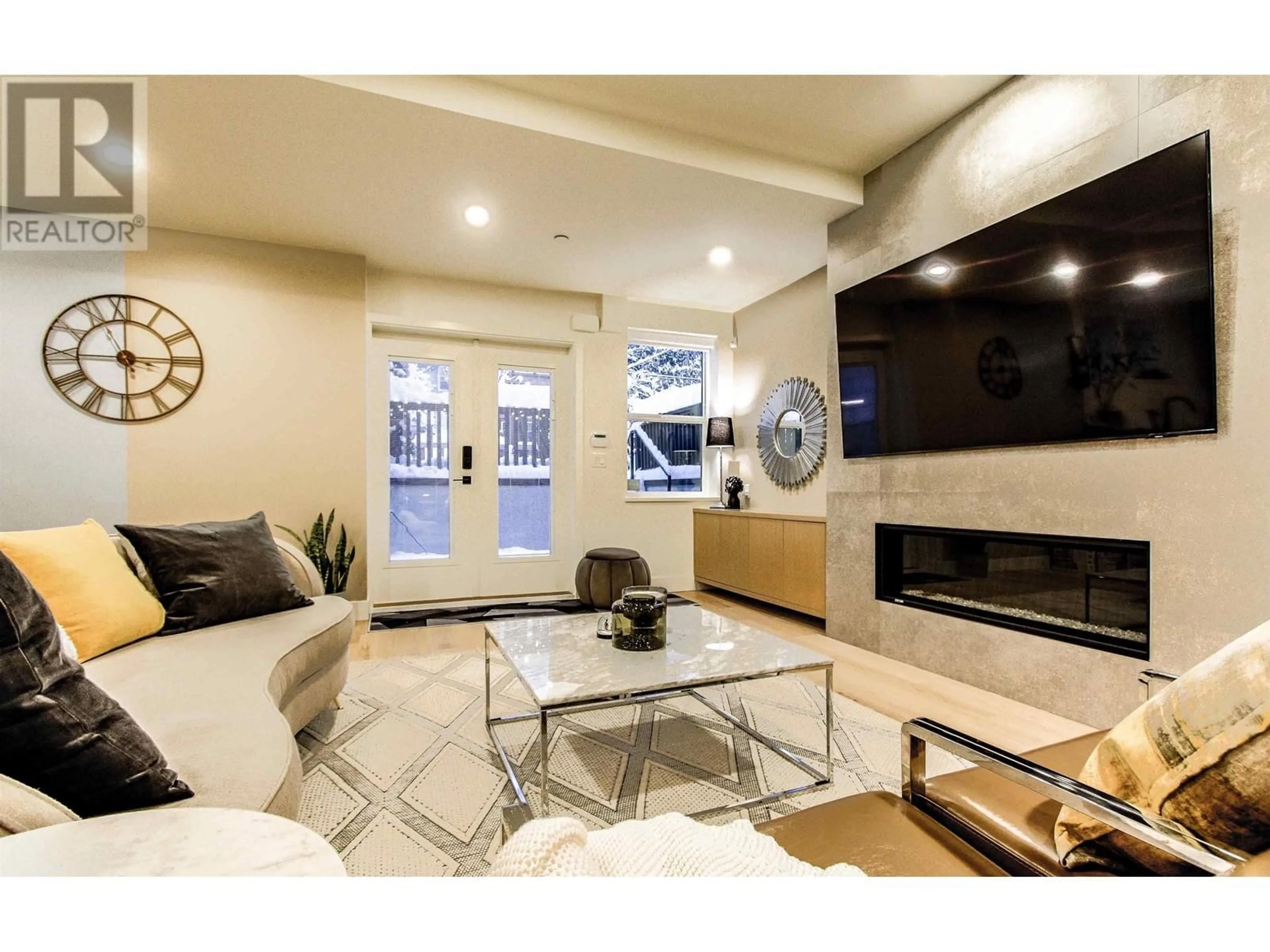 Living room with furniture, unknown for 4542 QUEBEC STREET, Vancouver British Columbia V5V3L9