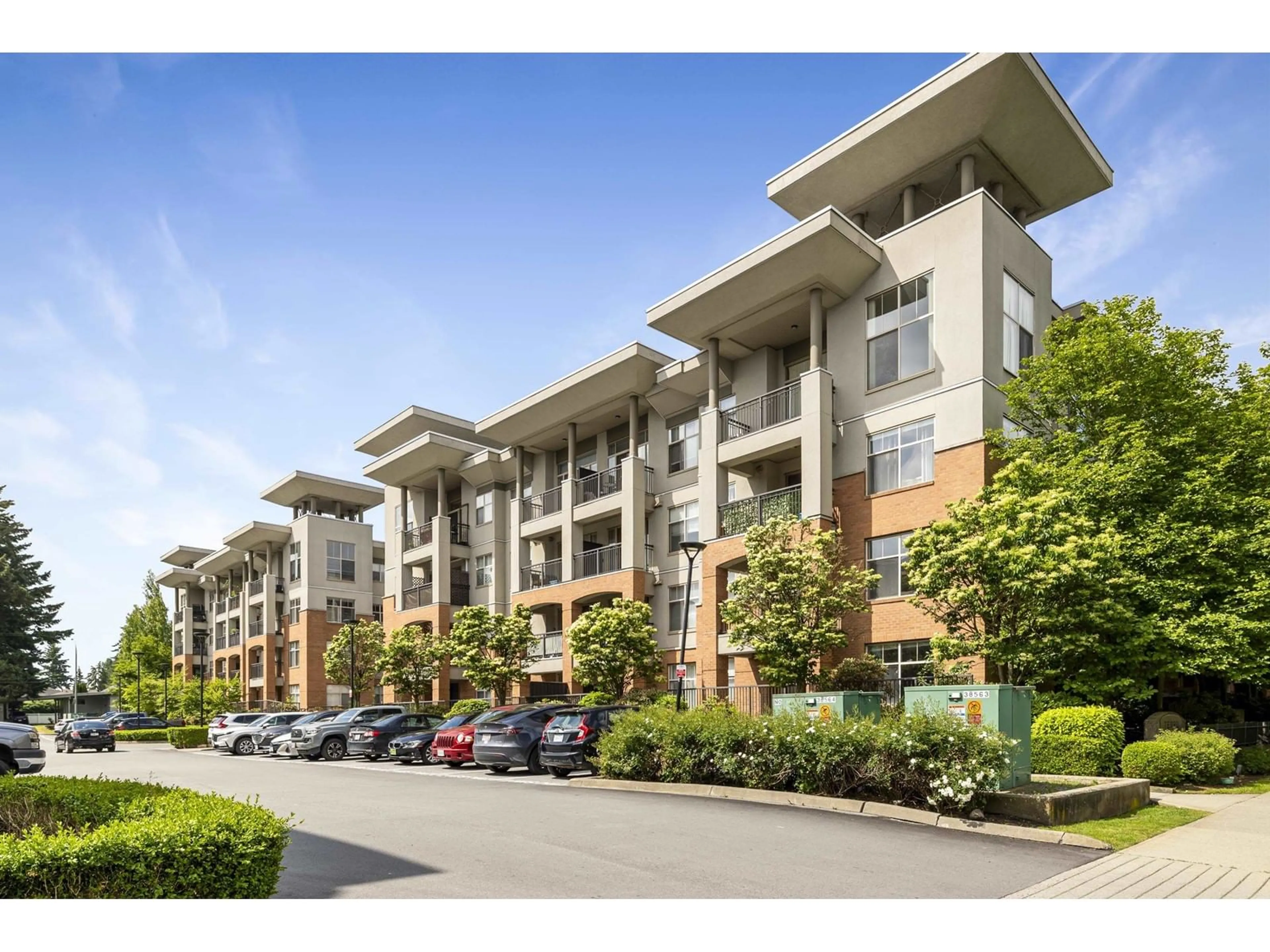 A pic from outside/outdoor area/front of a property/back of a property/a pic from drone, street for 406 - 33546 HOLLAND, Abbotsford British Columbia V2S0C1