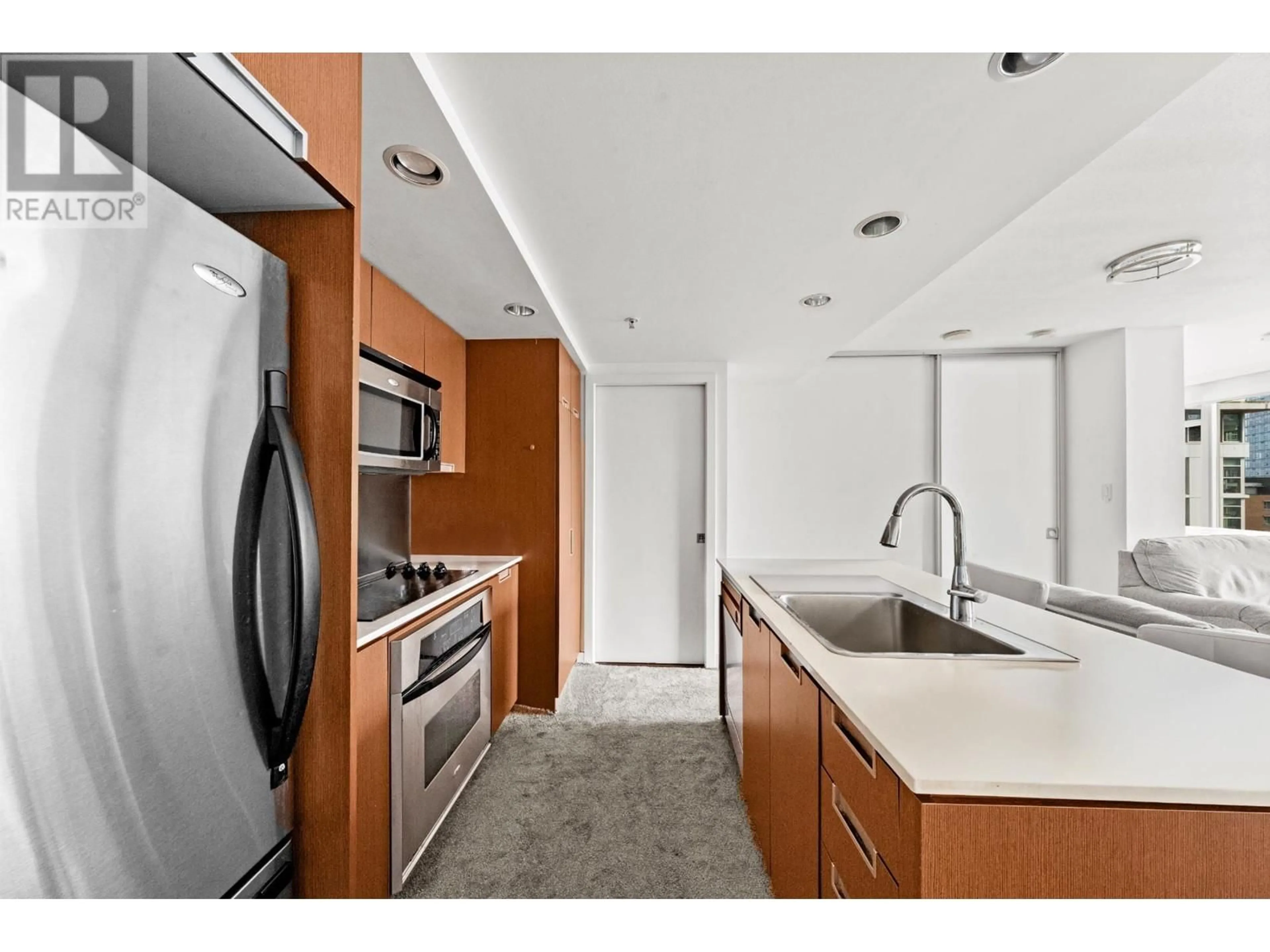 Standard kitchen, ceramic/tile floor for 1002 - 1255 SEYMOUR STREET, Vancouver British Columbia V6B0H1