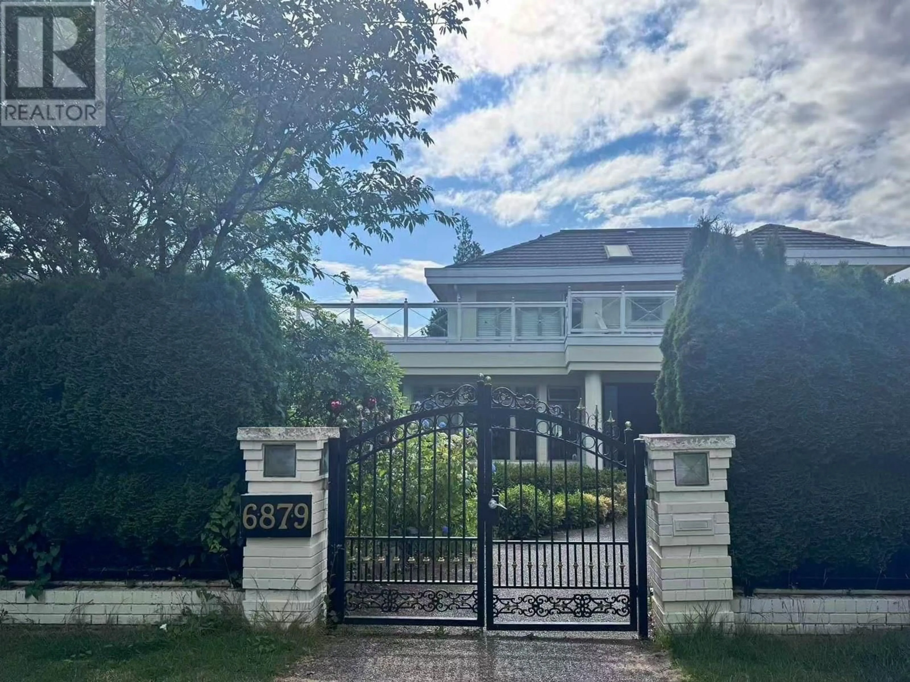 A pic from outside/outdoor area/front of a property/back of a property/a pic from drone, street for 6879 ARBUTUS STREET, Vancouver British Columbia V6P5S6
