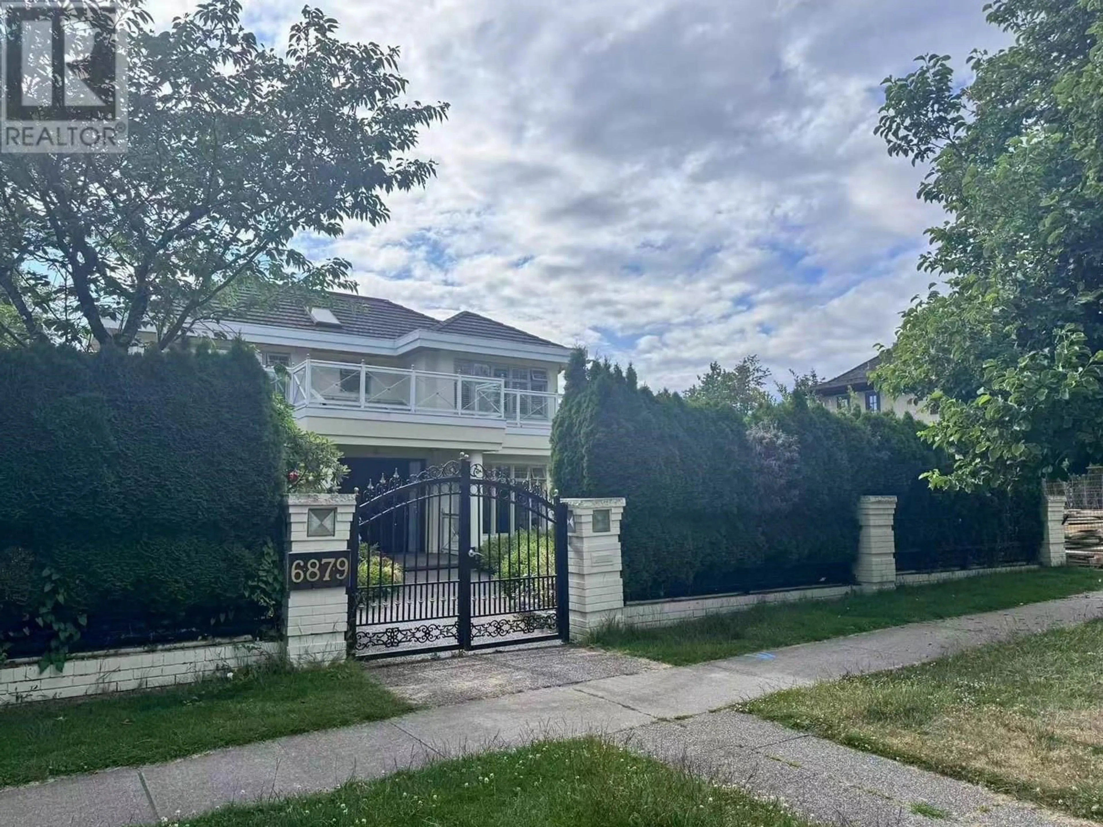A pic from outside/outdoor area/front of a property/back of a property/a pic from drone, street for 6879 ARBUTUS STREET, Vancouver British Columbia V6P5S6