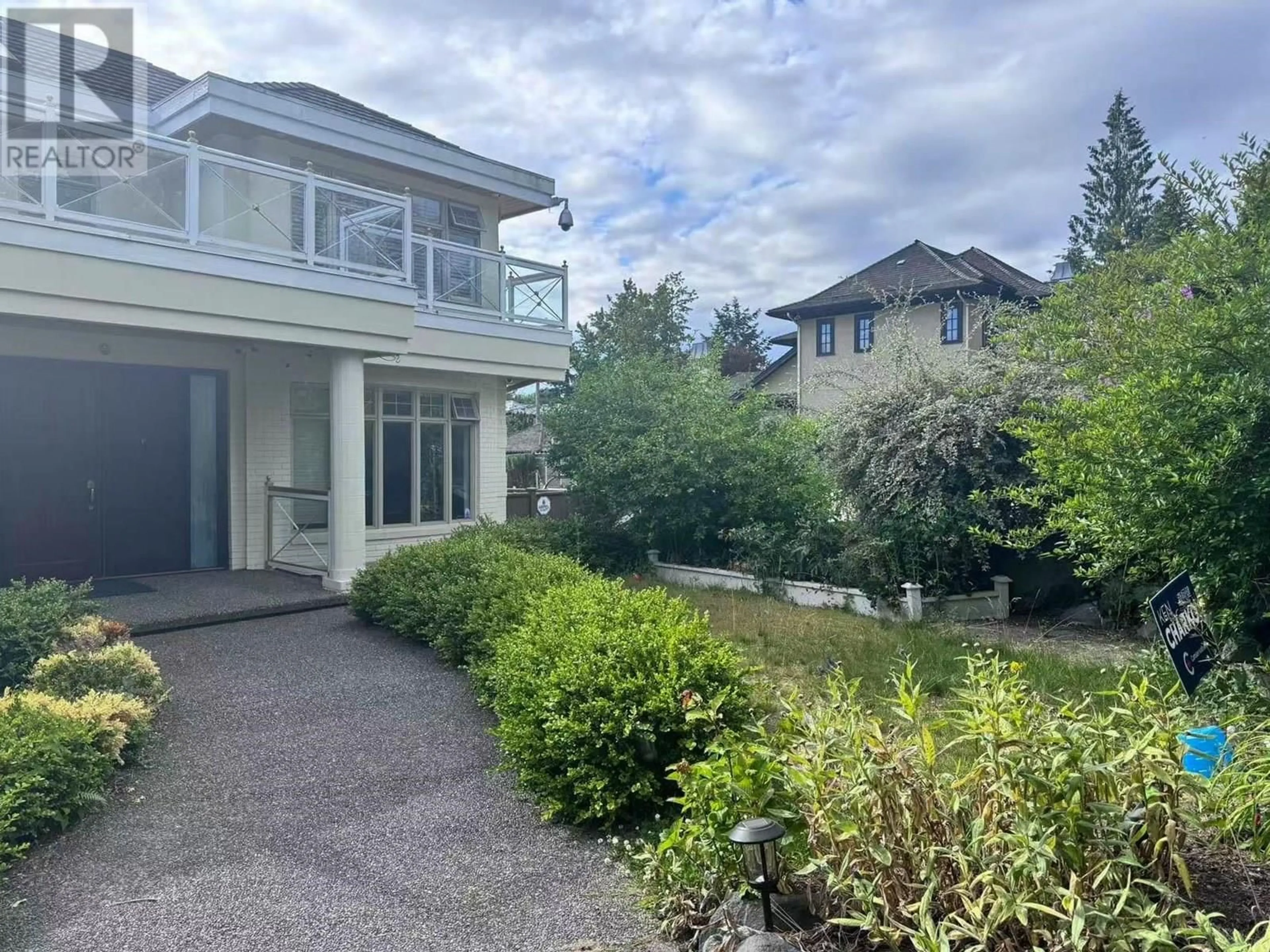 A pic from outside/outdoor area/front of a property/back of a property/a pic from drone, unknown for 6879 ARBUTUS STREET, Vancouver British Columbia V6P5S6