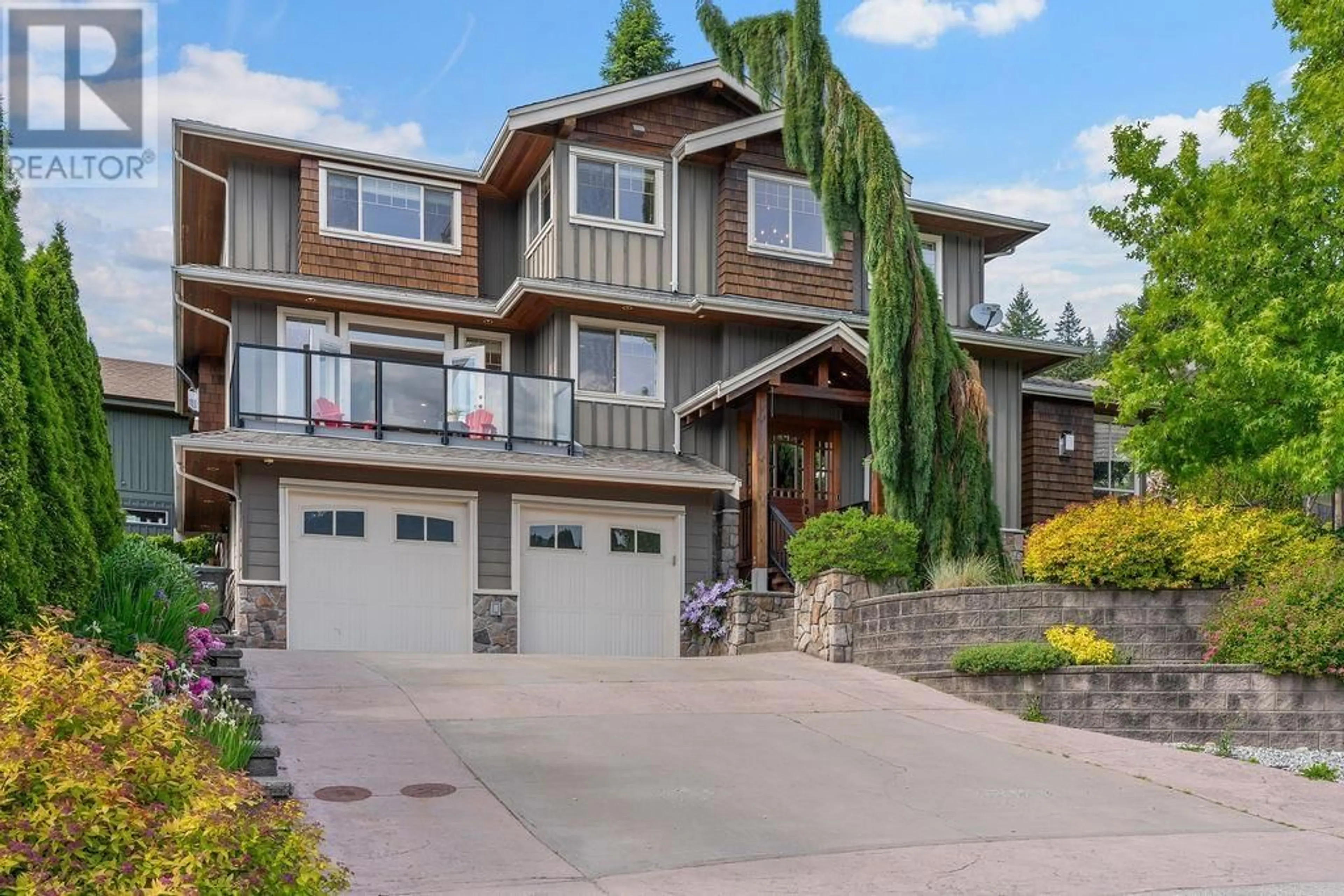 Home with vinyl exterior material, street for 1041 GLACIER VIEW PLACE, Squamish British Columbia V8B0G1